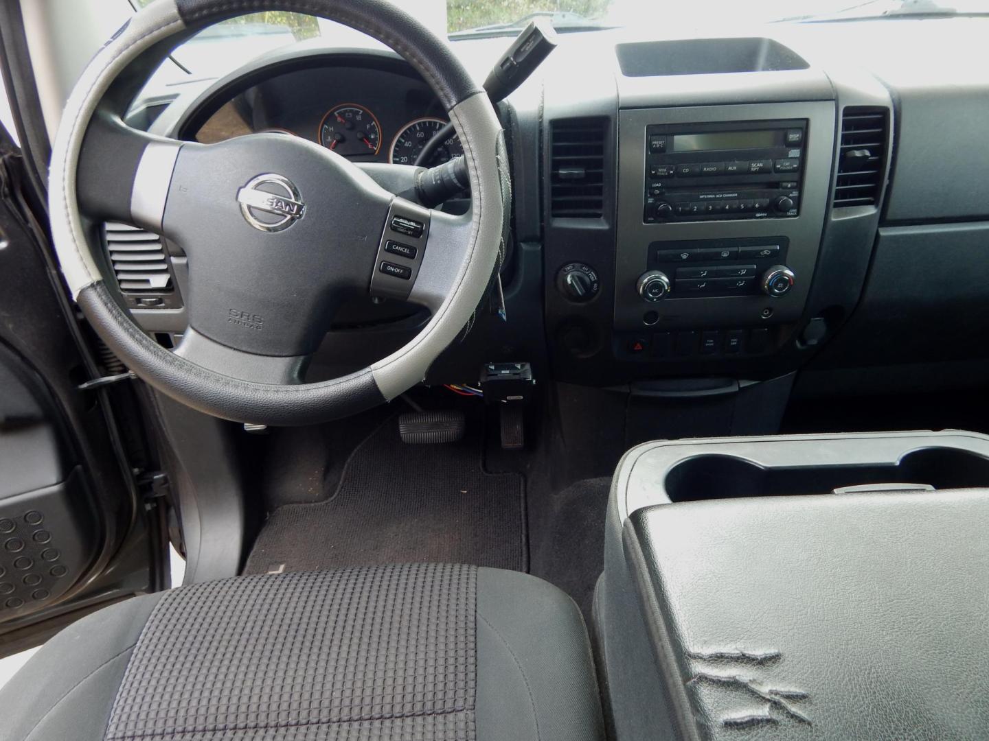 2010 Charcoal Metallic /Charcoal Nissan Titan SE Crew Cab 4WD (1N6AA0FJ3AN) with an 5.6L V8 DOHC 32V engine, 5-Speed Automatic transmission, located at 3120 W Tennessee St, Tallahassee, FL, 32304-1002, (850) 575-6702, 30.458841, -84.349648 - Photo#4