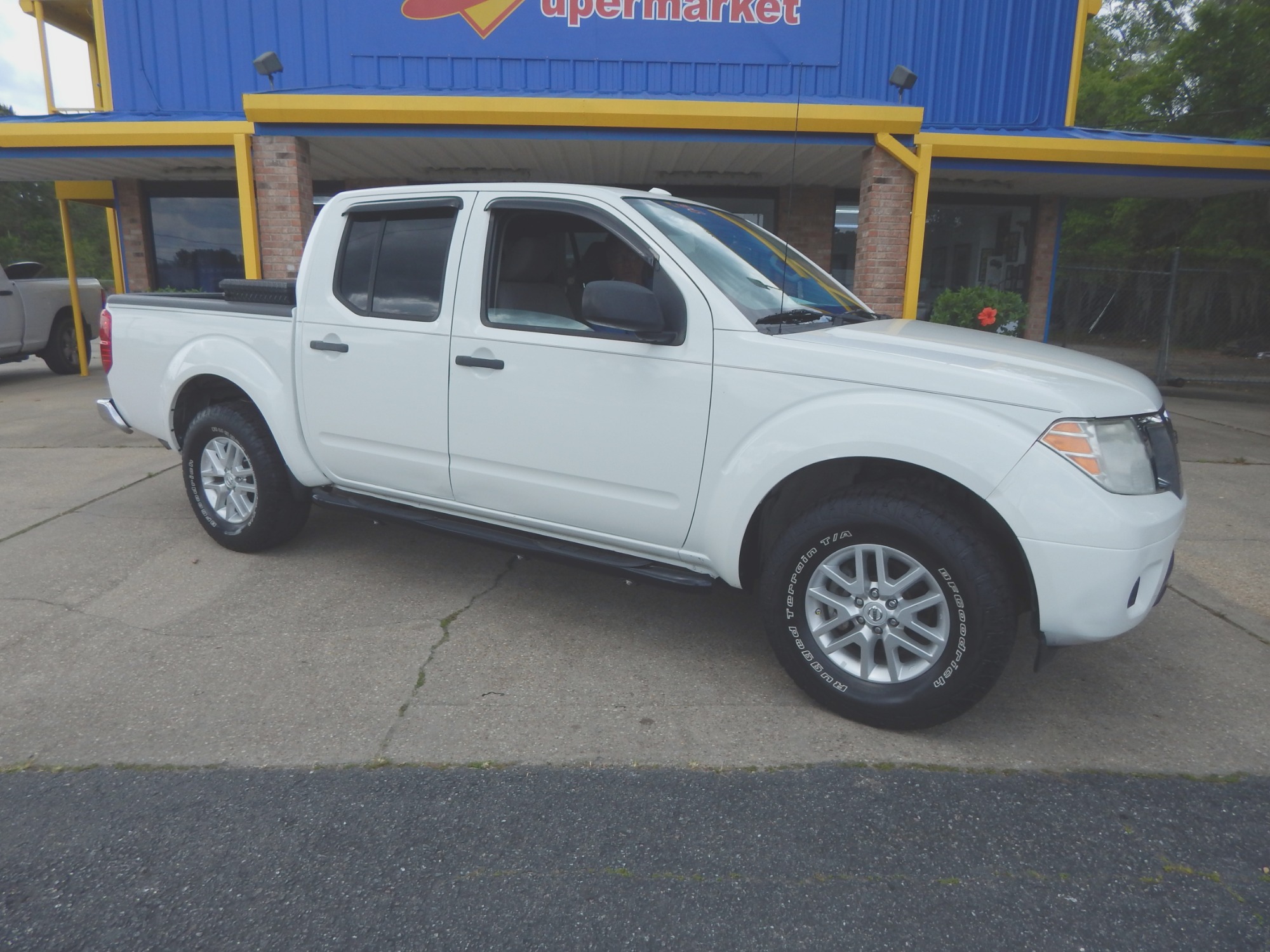 photo of 2016 Nissan Frontier Crew Cab SV 4WD