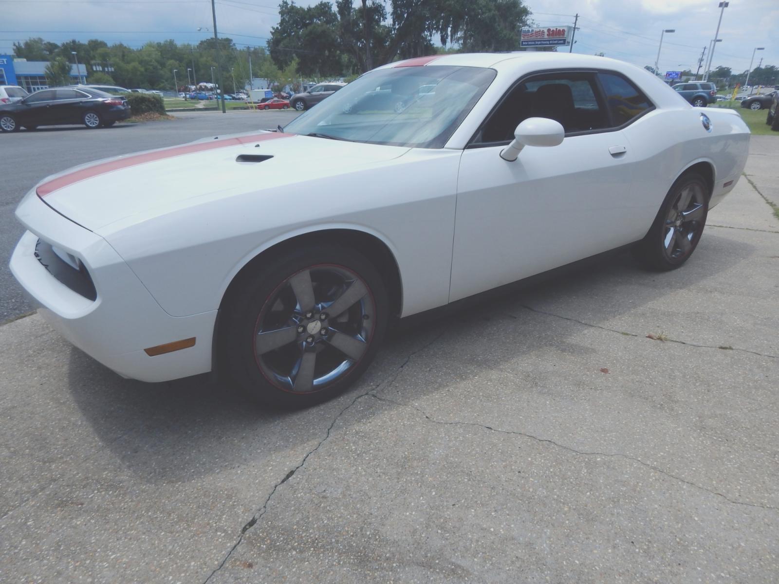 2013 White /Charcoal Leather Dodge Challenger SXT (2C3CDYAG5DH) with an 3.6L V6 DOHC 24V engine, 4-Speed Automatic transmission, located at 3120 W Tennessee St, Tallahassee, FL, 32304-1002, (850) 575-6702, 30.458841, -84.349648 - Photo #1