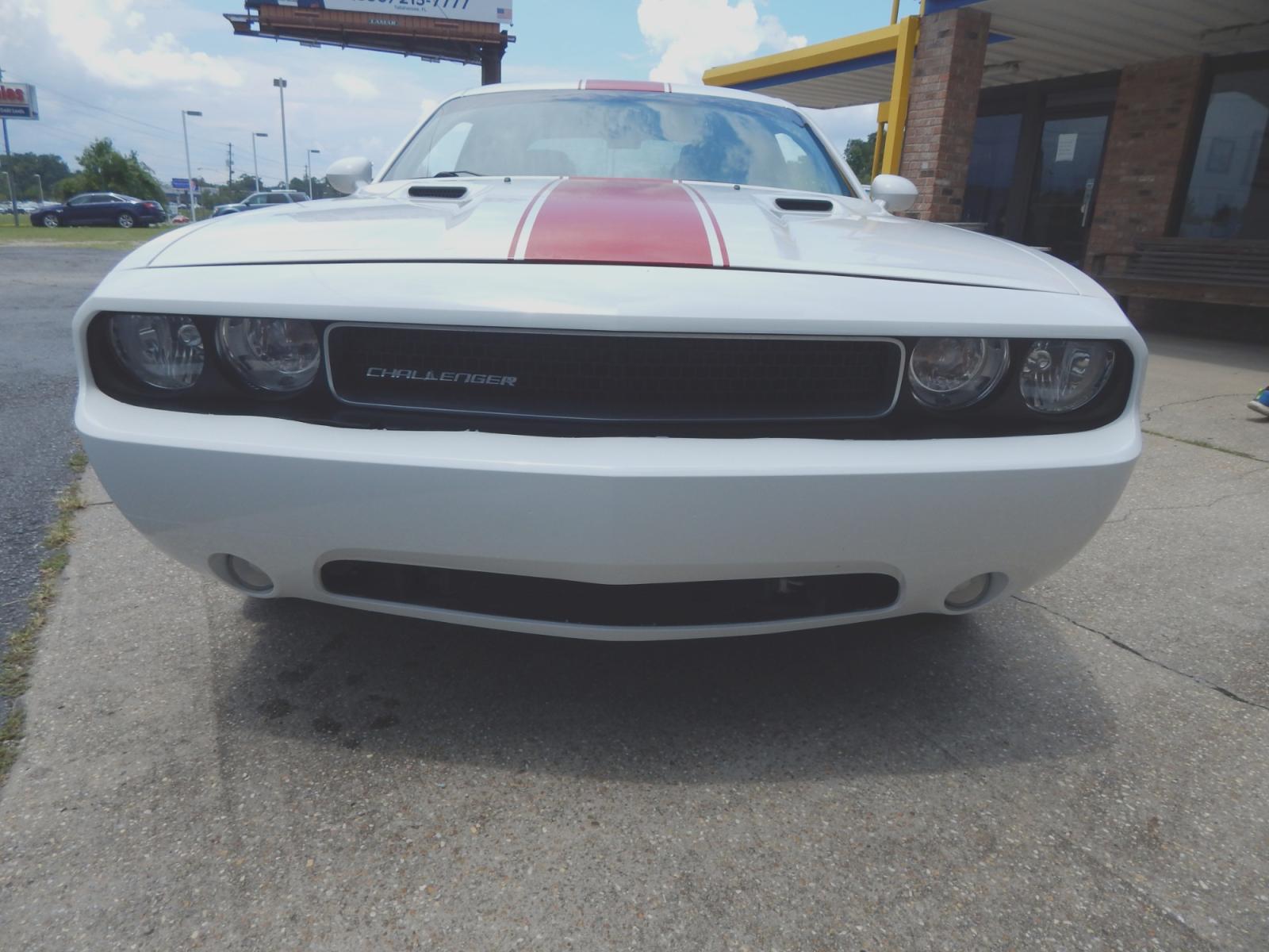 2013 White /Charcoal Leather Dodge Challenger SXT (2C3CDYAG5DH) with an 3.6L V6 DOHC 24V engine, 4-Speed Automatic transmission, located at 3120 W Tennessee St, Tallahassee, FL, 32304-1002, (850) 575-6702, 30.458841, -84.349648 - Photo #2