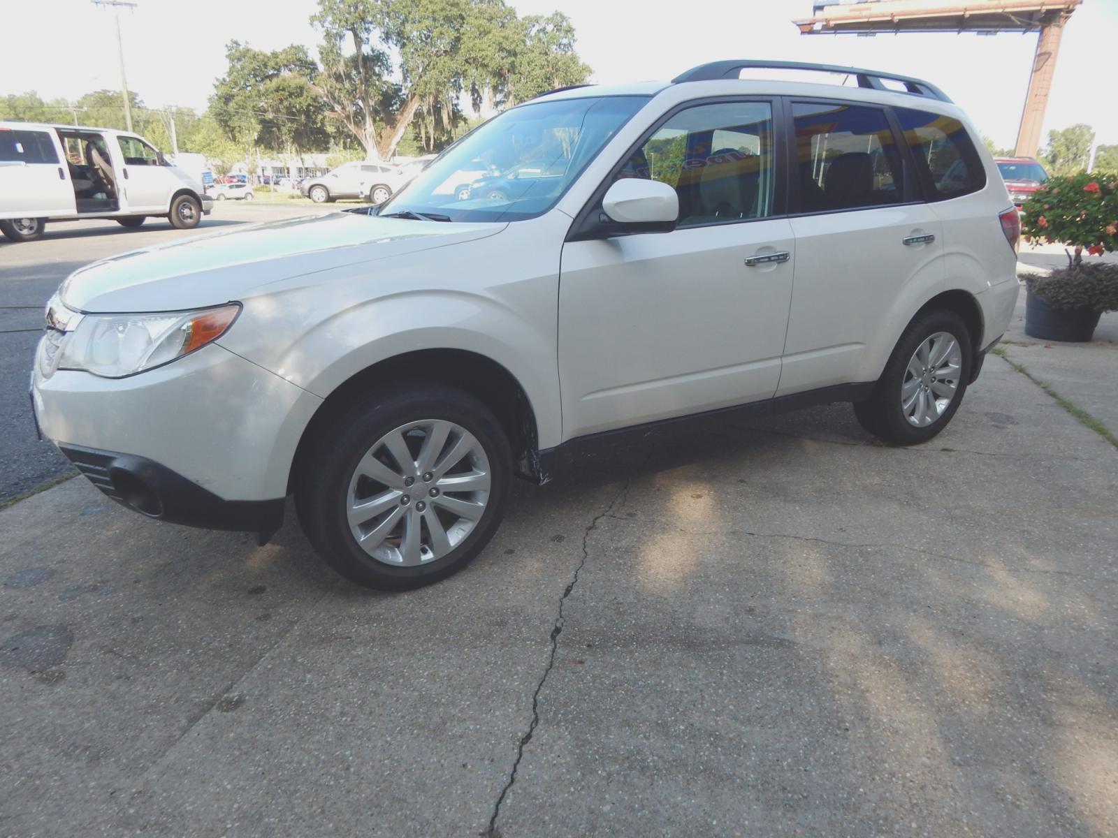 2012 White /Gray Leather Subaru Forester X Limited with an 2.5l-4 cyl. engine, Automatic transmission, located at 3120 W Tennessee St, Tallahassee, FL, 32304-1002, (850) 575-6702, 30.458841, -84.349648 - Photo #1