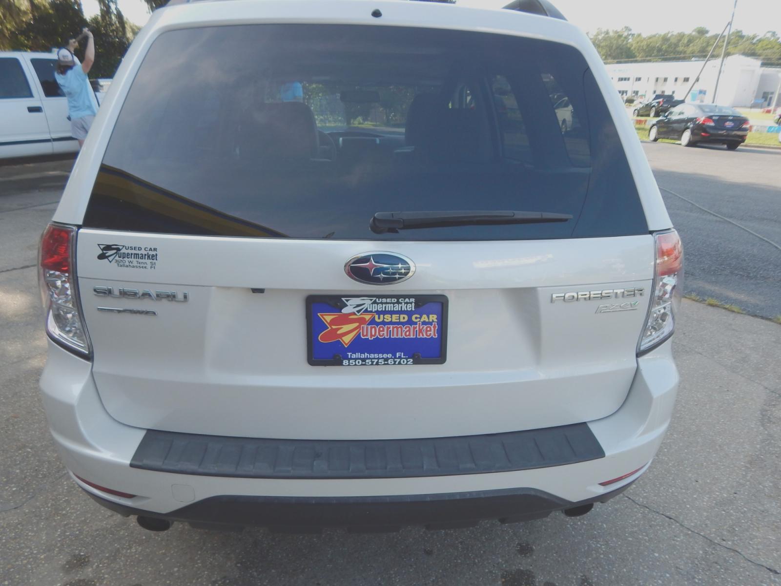2012 White /Gray Leather Subaru Forester X Limited with an 2.5l-4 cyl. engine, Automatic transmission, located at 3120 W Tennessee St, Tallahassee, FL, 32304-1002, (850) 575-6702, 30.458841, -84.349648 - Photo #3