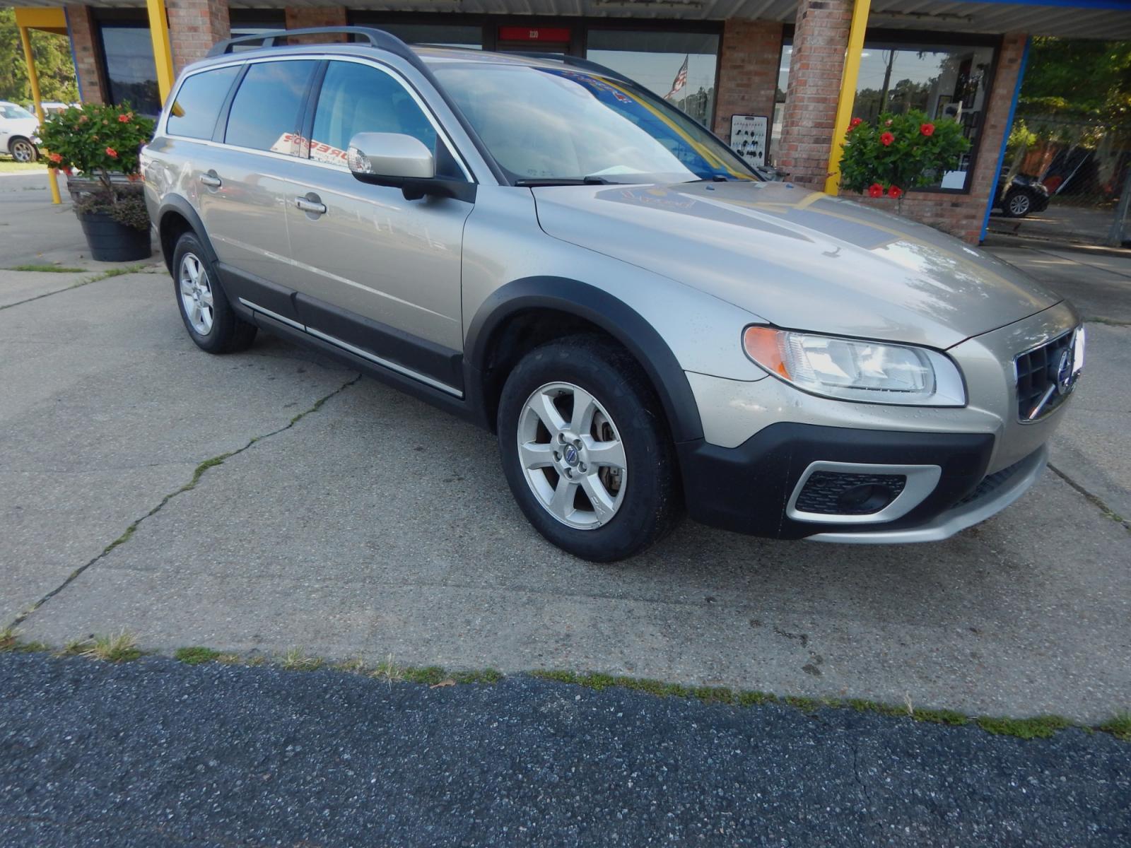 2012 Champagne /Tan Leather Volvo XC70 with an 3.2L 6 cyl. engine, Automatic transmission, located at 3120 W Tennessee St, Tallahassee, FL, 32304-1002, (850) 575-6702, 30.458841, -84.349648 - Photo #0