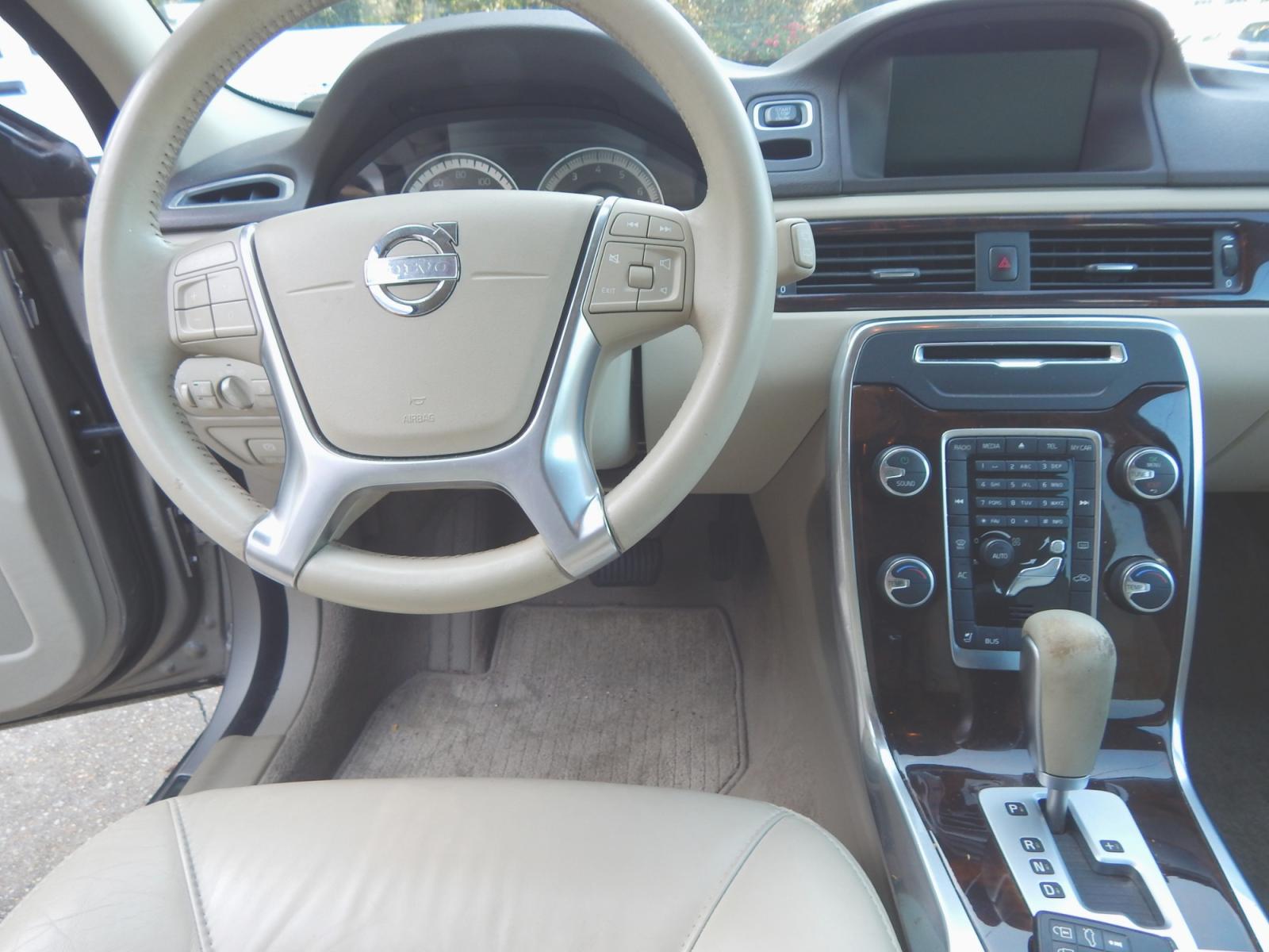 2012 Champagne /Tan Leather Volvo XC70 with an 3.2L 6 cyl. engine, Automatic transmission, located at 3120 W Tennessee St, Tallahassee, FL, 32304-1002, (850) 575-6702, 30.458841, -84.349648 - Used Car Supermarket is proud to present you with this loaded immaculate 2012 Volvo XC70 with leather, sunroof and low miles. Used Car Supermarket prides itself in offering you the finest pre-owned vehicle in Tallahassee. Used Car Supermarket has been locally family owned and operated for over 48 ye - Photo #3