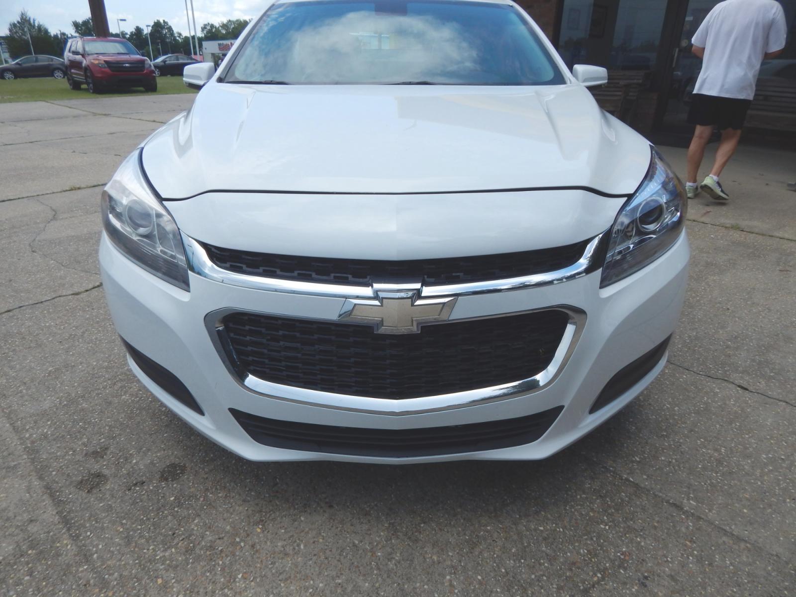 2014 White /Charcoal Chevrolet Malibu 1LT (1G11C5SL6EF) with an 2.5L L4 DOHC 16V engine, 6-Speed Automatic transmission, located at 3120 W Tennessee St, Tallahassee, FL, 32304-1002, (850) 575-6702, 30.458841, -84.349648 - Used Car Supermarket is proud to present you with this loaded immaculate 2014 Chevy Malibu LT with low miles. Used Car Supermarket prides itself in offering you the finest pre-owned vehicle in Tallahassee. Used Car Supermarket has been locally family owned and operated for over 48 years. Our Malibu - Photo #2