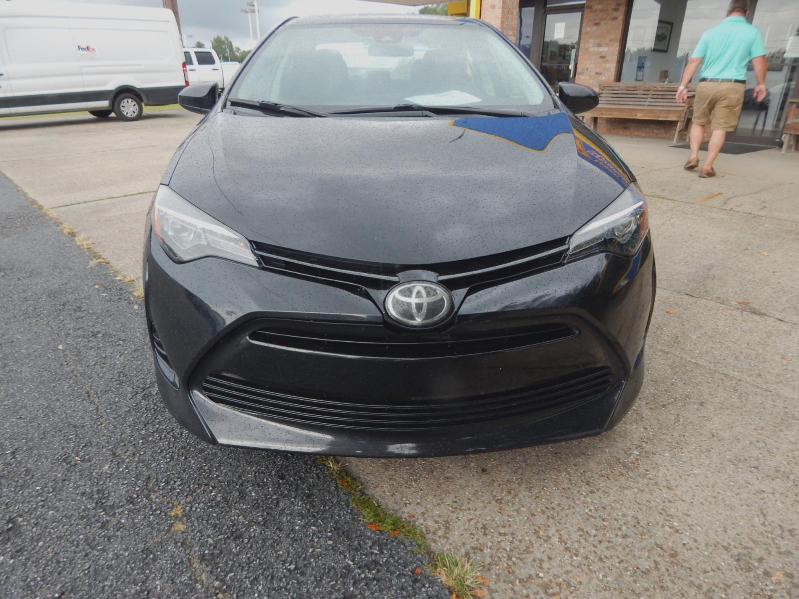 2018 Black /Charcoal Toyota Corolla LE (5YFBURHE8JP) with an 1.8L L4 DOHC 16V engine, Automatic transmission, located at 3120 W Tennessee St, Tallahassee, FL, 32304-1002, (850) 575-6702, 30.458841, -84.349648 - Photo #2