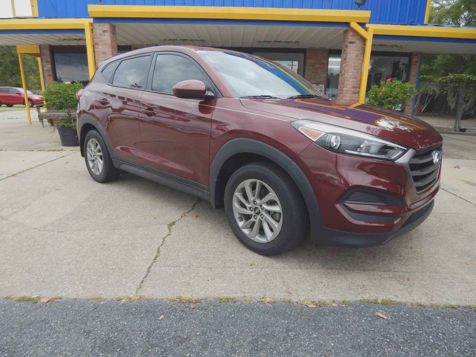 2016 Maroon /Tan Hyundai Tucson SE (KM8J23A45GD) with an 2.0L L4 DOHC 16V engine, Automatic transmission, located at 3120 W Tennessee St, Tallahassee, FL, 32304-1002, (850) 575-6702, 30.458841, -84.349648 - Used Car Supermarket is proud to present you with this loaded immaculate 2016 Hyundai Tucson SE with low miles. Used Car Supermarket prides itself in offering you the finest pre-owned vehicle in Tallahassee. Used Car Supermarket has been locally family owned and operated for over 48 years. Our Tucso - Photo #0