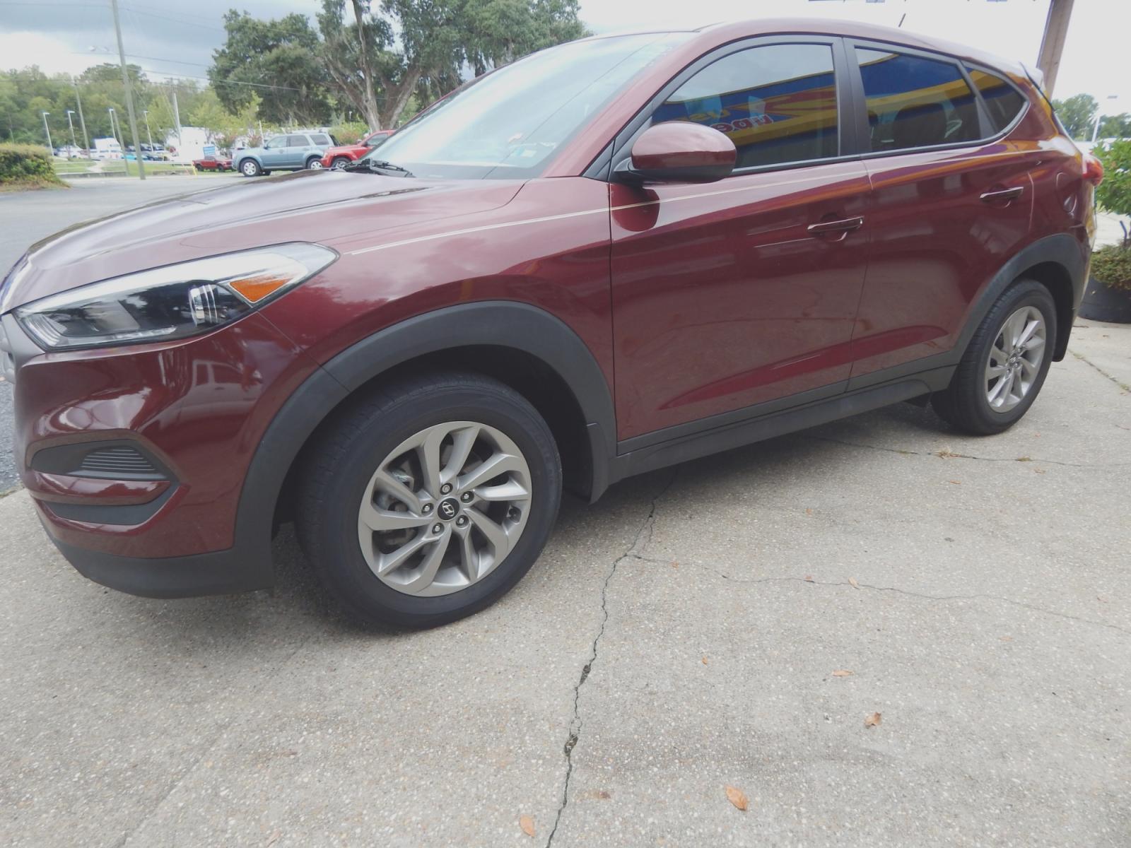 2016 Maroon /Tan Hyundai Tucson SE (KM8J23A45GD) with an 2.0L L4 DOHC 16V engine, Automatic transmission, located at 3120 W Tennessee St, Tallahassee, FL, 32304-1002, (850) 575-6702, 30.458841, -84.349648 - Used Car Supermarket is proud to present you with this loaded immaculate 2016 Hyundai Tucson SE with low miles. Used Car Supermarket prides itself in offering you the finest pre-owned vehicle in Tallahassee. Used Car Supermarket has been locally family owned and operated for over 48 years. Our Tucso - Photo #1