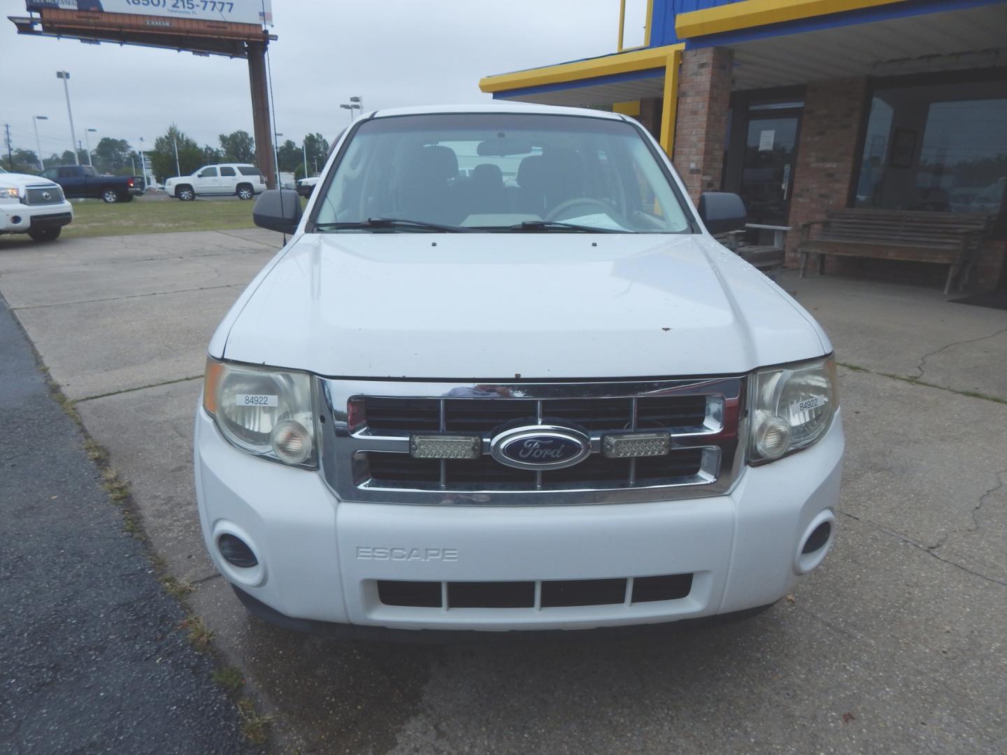 2012 White /Gray Ford Escape XLS 4WD AT (1FMCU9C76CK) with an 2.5L L4 DOHC 16V engine, 6-Speed Automatic transmission, located at 3120 W Tennessee St, Tallahassee, FL, 32304-1002, (850) 575-6702, 30.458841, -84.349648 - Photo#2