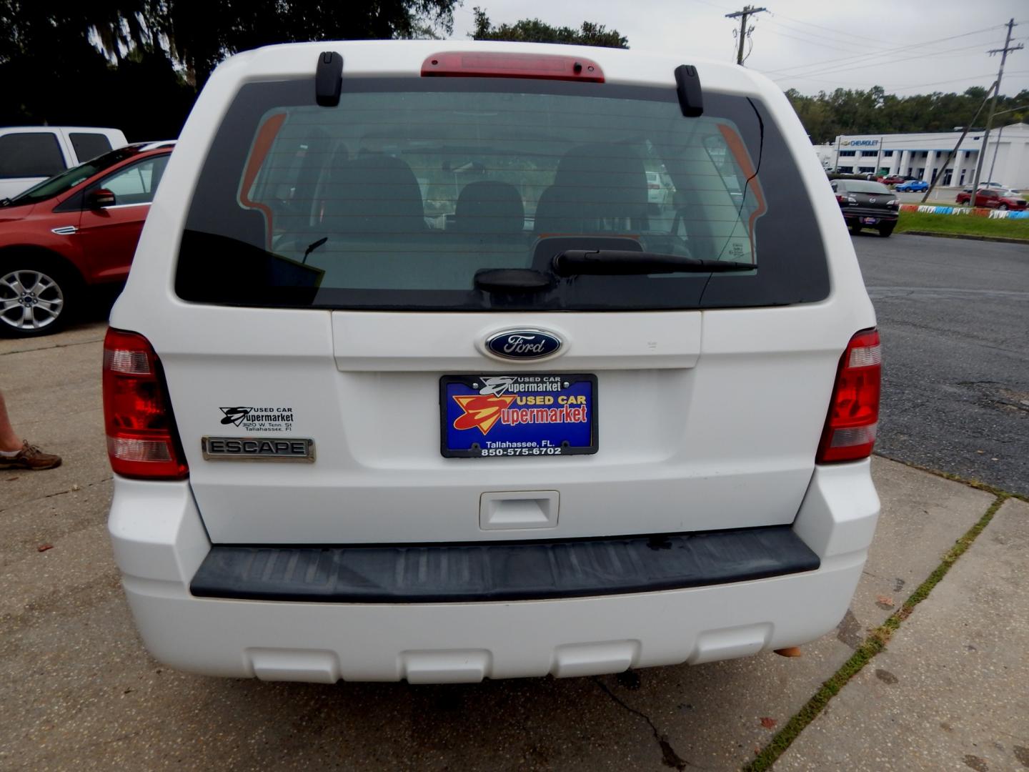 2012 White /Gray Ford Escape XLS 4WD AT (1FMCU9C76CK) with an 2.5L L4 DOHC 16V engine, 6-Speed Automatic transmission, located at 3120 W Tennessee St, Tallahassee, FL, 32304-1002, (850) 575-6702, 30.458841, -84.349648 - Photo#3