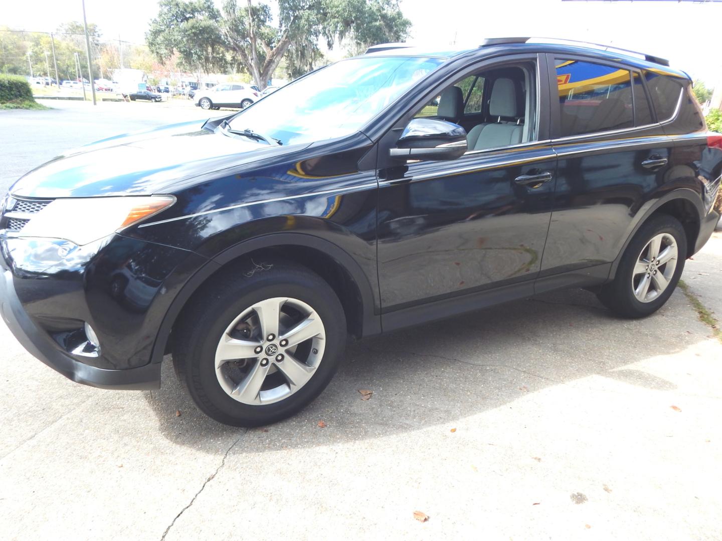 2015 Black /Charcoal Toyota RAV4 XLE AWD (2T3RFREV5FW) with an 2.5L L4 DOHC 16V engine, 6-Speed Automatic transmission, located at 3120 W Tennessee St, Tallahassee, FL, 32304-1002, (850) 575-6702, 30.458841, -84.349648 - Photo#1