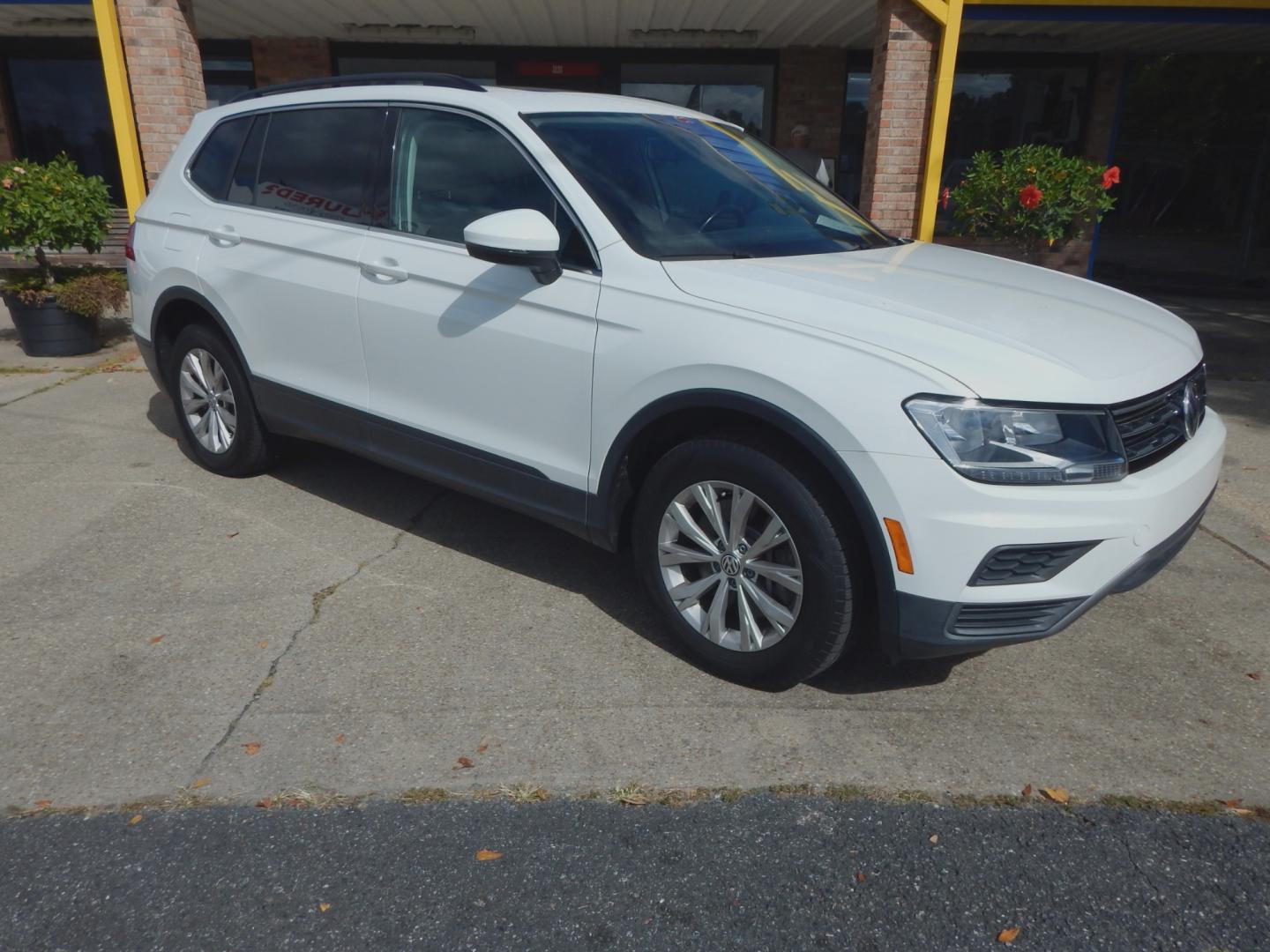 2019 White /Charcoal Volkswagen Tiguan SE (3VV3B7AX5KM) with an 2.0L L4 DOHC 16V TURBO engine, Automatic transmission, located at 3120 W Tennessee St, Tallahassee, FL, 32304-1002, (850) 575-6702, 30.458841, -84.349648 - Used Car Supermarket is proud to present you with this loaded immaculate 2019 Volkswagen Tiguan SE with leather, sunroof and low miles. Used Car Supermarket prides itself in offering you the finest pre-owned vehicle in Tallahassee. Used Car Supermarket has been locally family owned and operated for - Photo#0