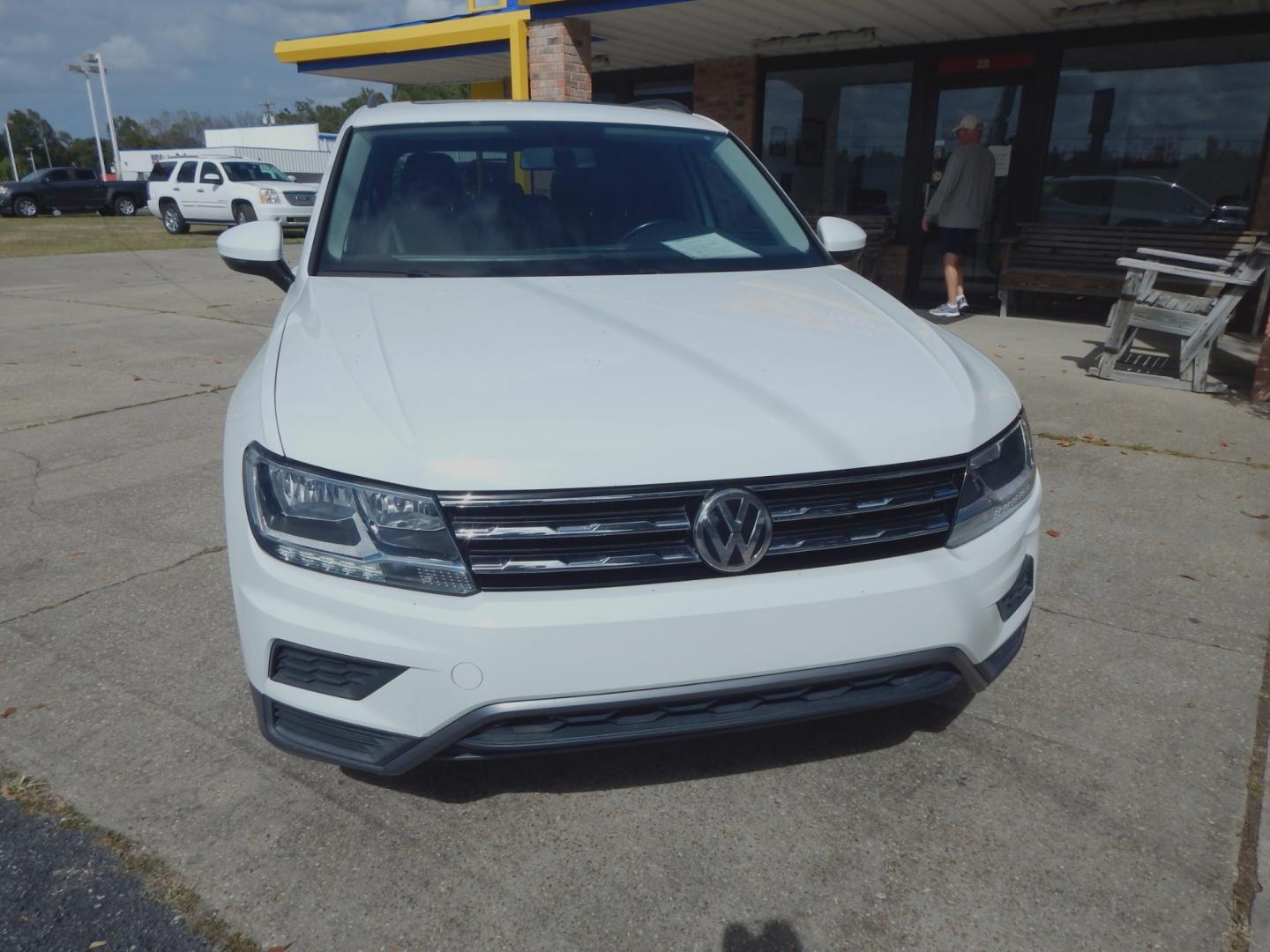 2019 White /Charcoal Volkswagen Tiguan SE (3VV3B7AX5KM) with an 2.0L L4 DOHC 16V TURBO engine, Automatic transmission, located at 3120 W Tennessee St, Tallahassee, FL, 32304-1002, (850) 575-6702, 30.458841, -84.349648 - Used Car Supermarket is proud to present you with this loaded immaculate 2019 Volkswagen Tiguan SE with leather, sunroof and low miles. Used Car Supermarket prides itself in offering you the finest pre-owned vehicle in Tallahassee. Used Car Supermarket has been locally family owned and operated for - Photo#2