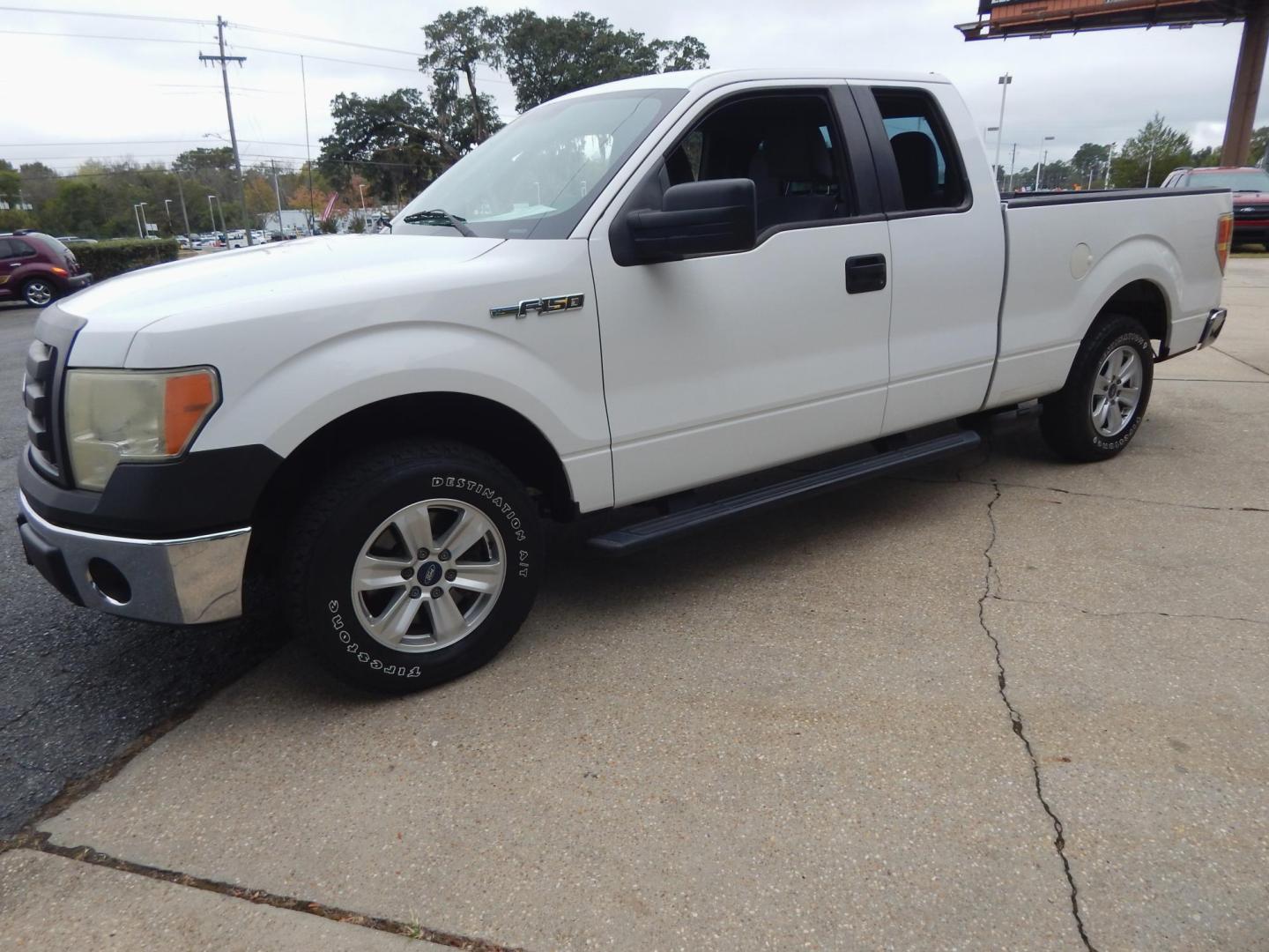 2012 White /Gray Ford F-150 (1FTFX1CT0CK) with an 3.5L 6 Cyl. engine, Automatic transmission, located at 3120 W Tennessee St, Tallahassee, FL, 32304-1002, (850) 575-6702, 30.458841, -84.349648 - Used Car Supermarket is proud to present you with this loaded immaculate 2012 Ford F150 Supercab with low miles. Used Car Supermarket prides itself in offering you the finest pre-owned vehicle in Tallahassee. Used Car Supermarket has been locally family owned and operated for over 50 years. Our F150 - Photo#1