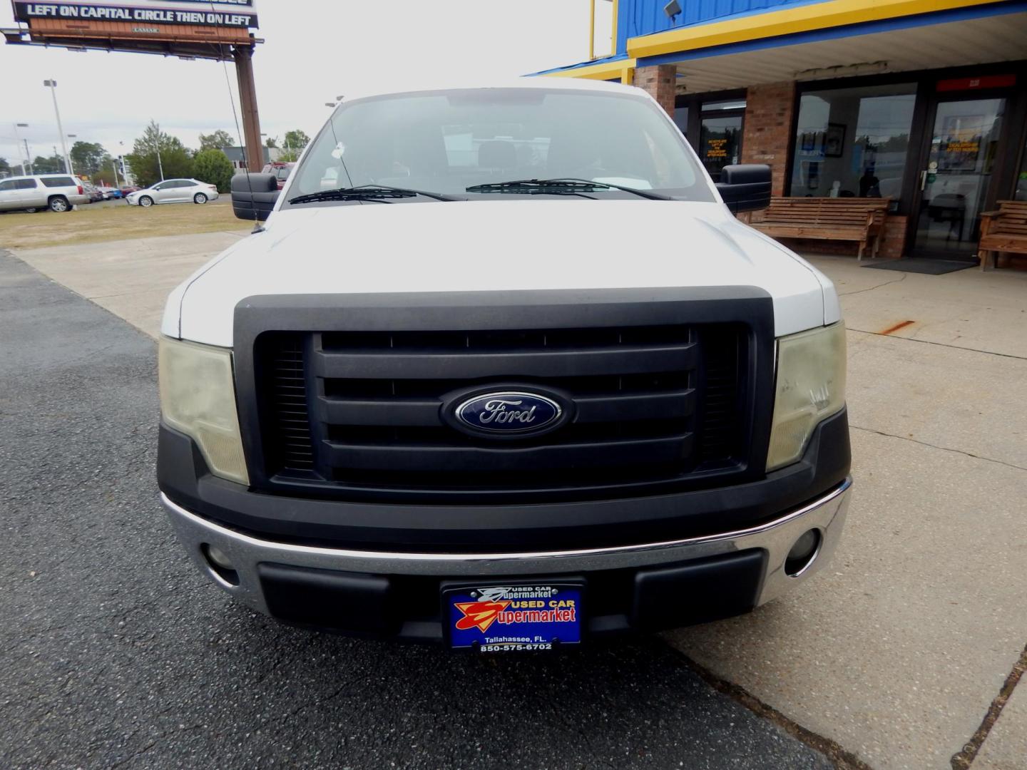2012 White /Gray Ford F-150 (1FTFX1CT0CK) with an 3.5L 6 Cyl. engine, Automatic transmission, located at 3120 W Tennessee St, Tallahassee, FL, 32304-1002, (850) 575-6702, 30.458841, -84.349648 - Used Car Supermarket is proud to present you with this loaded immaculate 2012 Ford F150 Supercab with low miles. Used Car Supermarket prides itself in offering you the finest pre-owned vehicle in Tallahassee. Used Car Supermarket has been locally family owned and operated for over 50 years. Our F150 - Photo#2