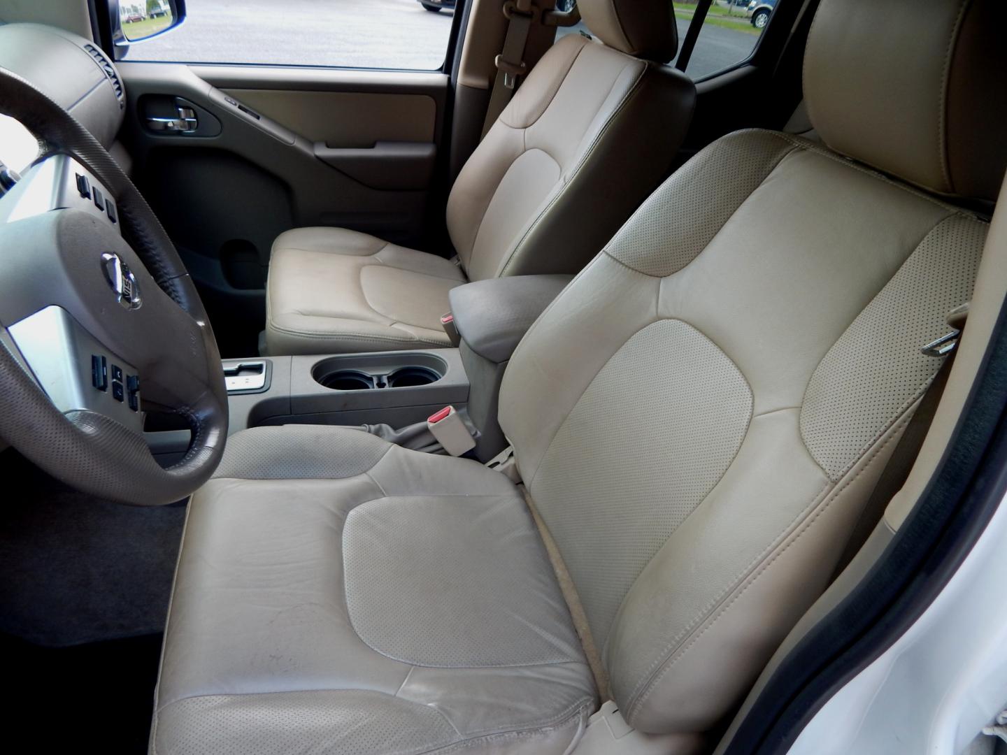 2015 white /Tan Leather Nissan Frontier SL (1N6AD0ER8FN) with an 4.0L 6 Cyl. engine, Automatic transmission, located at 3120 W Tennessee St, Tallahassee, FL, 32304-1002, (850) 575-6702, 30.458841, -84.349648 - Used Car Supermarket is proud to present you with this loaded immaculate 2015 Nissan Frontier Crew Cab SL with leather and low miles. Used Car Supermarket prides itself in offering you the finest pre-owned vehicle in Tallahassee. Used Car Supermarket has been locally family owned and operated for ov - Photo#5