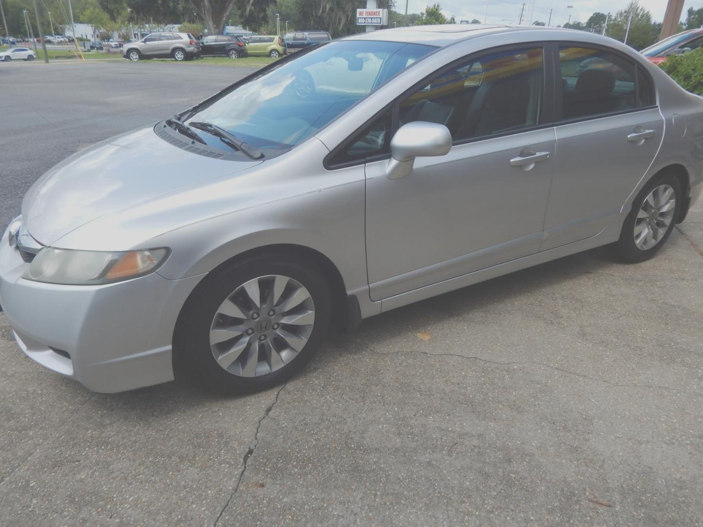 2011 Silver Metallic /Gray Leather Honda Civic EX-L (19XFA1F95BE) with an 2.0L engine, Automatic transmission, located at 3120 W Tennessee St, Tallahassee, FL, 32304-1002, (850) 575-6702, 30.458841, -84.349648 - Used Car Supermarket is proud to present you with this loaded immaculate 2011 Honda Civic EX-L sedan with leather, sunroof and low miles. Used Car Supermarket prides itself in offering you the finest pre-owned vehicle in Tallahassee. Used Car Supermarket has been locally family owned and operated fo - Photo#1