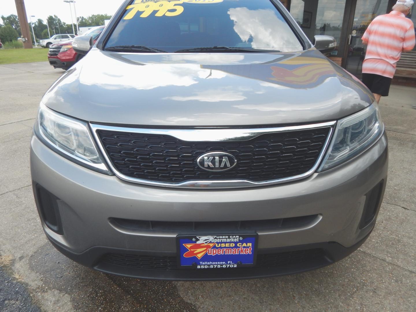 2015 Silver Metallic /Charcoal Kia Sorento LX (5XYKTCA6XFG) with an 2.4L 4 cyl. engine, Automatic transmission, located at 3120 W Tennessee St, Tallahassee, FL, 32304-1002, (850) 575-6702, 30.458841, -84.349648 - Photo#2