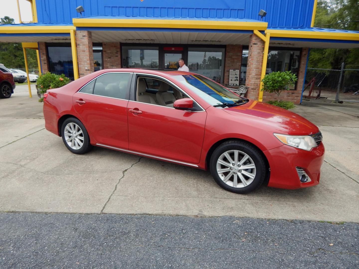 2012 /neutral leather Toyota Camry XLE V6 (4T1BK1FK4CU) with an 3.5L V6 DOHC 24V engine, 6-Speed Automatic transmission, located at 3120 W Tennessee St, Tallahassee, FL, 32304-1002, (850) 575-6702, 30.458841, -84.349648 - Used Car Supermarket is proud to present you with this loaded immaculate 2012 Toyota Camry XLE with low miles, leather and sunroof. Used Car Supermarket prides itself in offering you the finest pre-owned vehicle in Tallahassee. Used Car Supermarket has been locally family owned and operated for over - Photo#0