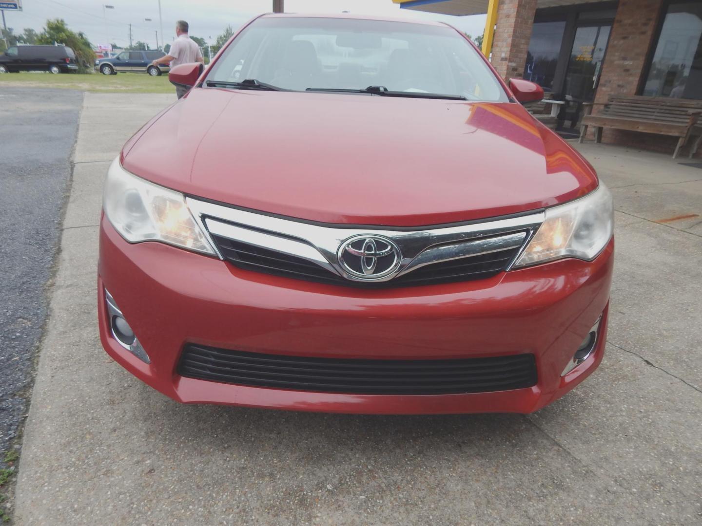 2012 /neutral leather Toyota Camry XLE V6 (4T1BK1FK4CU) with an 3.5L V6 DOHC 24V engine, 6-Speed Automatic transmission, located at 3120 W Tennessee St, Tallahassee, FL, 32304-1002, (850) 575-6702, 30.458841, -84.349648 - Used Car Supermarket is proud to present you with this loaded immaculate 2012 Toyota Camry XLE with low miles, leather and sunroof. Used Car Supermarket prides itself in offering you the finest pre-owned vehicle in Tallahassee. Used Car Supermarket has been locally family owned and operated for over - Photo#2