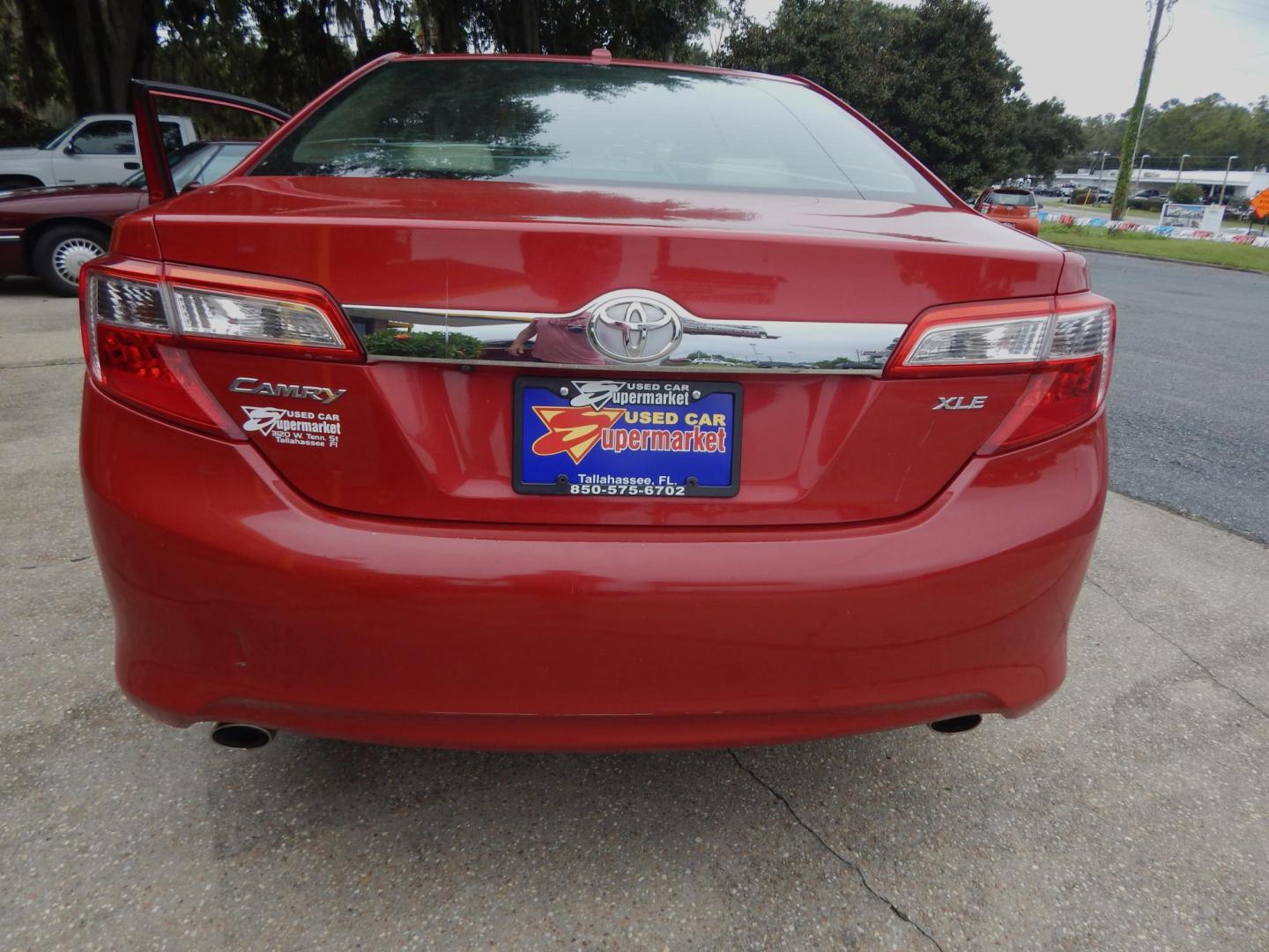 2012 /neutral leather Toyota Camry XLE V6 (4T1BK1FK4CU) with an 3.5L V6 DOHC 24V engine, 6-Speed Automatic transmission, located at 3120 W Tennessee St, Tallahassee, FL, 32304-1002, (850) 575-6702, 30.458841, -84.349648 - Used Car Supermarket is proud to present you with this loaded immaculate 2012 Toyota Camry XLE with low miles, leather and sunroof. Used Car Supermarket prides itself in offering you the finest pre-owned vehicle in Tallahassee. Used Car Supermarket has been locally family owned and operated for over - Photo#3