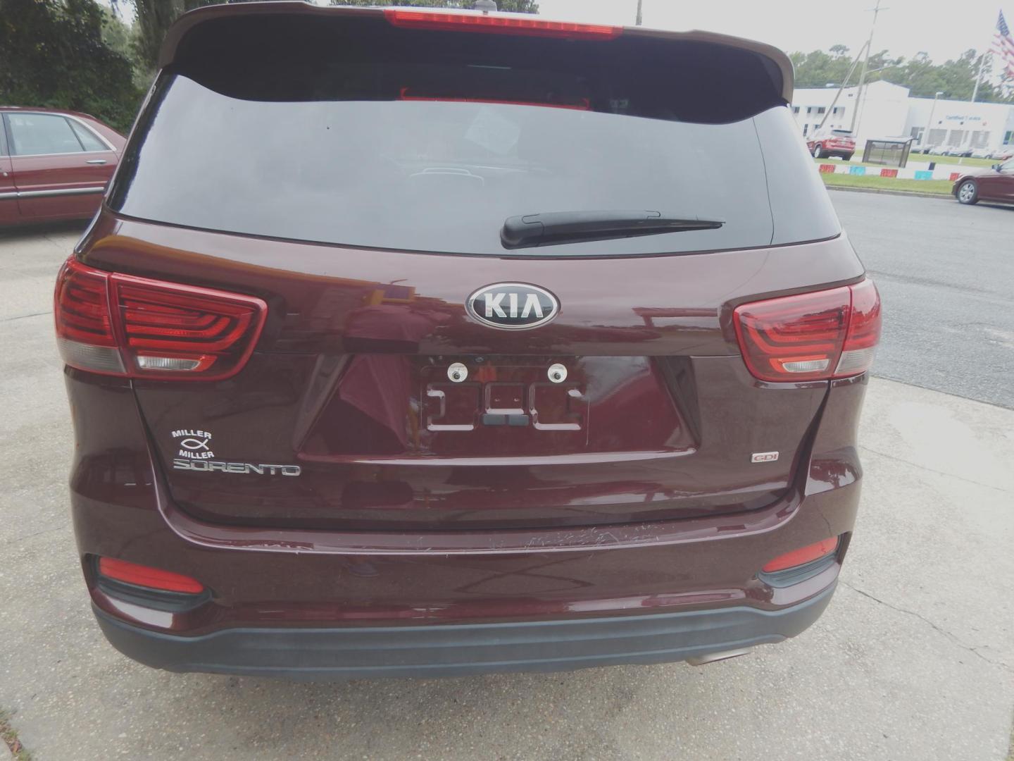 2020 Burgundy /Charcoal Kia Sorento LX 2WD (5XYPG4A36LG) with an 2.4L L4 DOHC 16V engine, Automatic transmission, located at 3120 W Tennessee St, Tallahassee, FL, 32304-1002, (850) 575-6702, 30.458841, -84.349648 - Used Car Supermarket is proud to present you with this loaded immaculate 2020 Kia Sorento LX. Used Car Supermarket prides itself in offering you the finest pre-owned vehicle in Tallahassee. Used Car Supermarket has been locally family owned and operated for over 48 years. Our Sorento has been servic - Photo#3