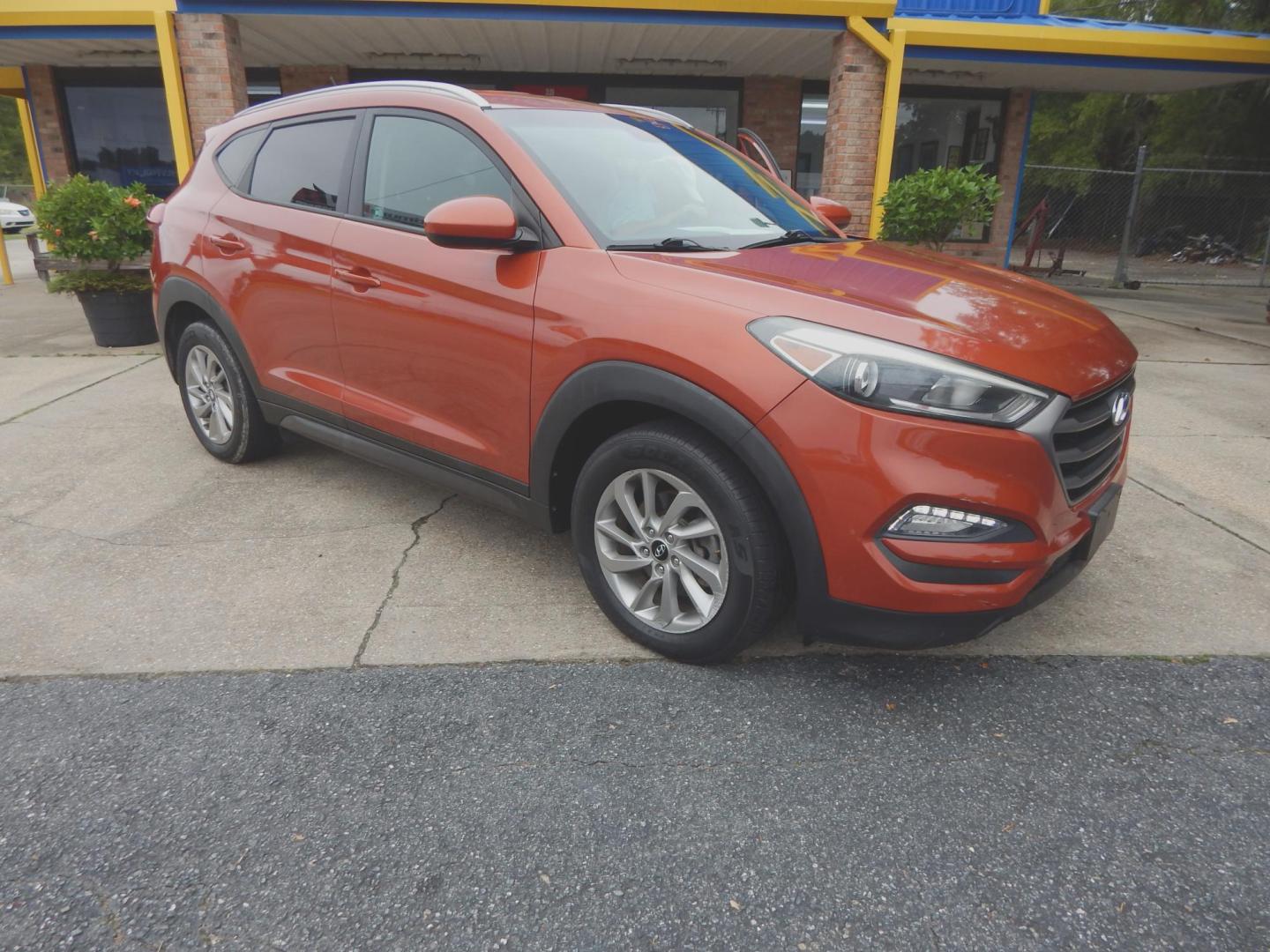 2016 Copper /Charcoal Hyundai Tucson SE w/Preferred Package AWD (KM8J3CA46GU) with an 2.0L L4 DOHC 16V engine, Automatic transmission, located at 3120 W Tennessee St, Tallahassee, FL, 32304-1002, (850) 575-6702, 30.458841, -84.349648 - Used Car Supermarket is proud to present you with this loaded immaculate 2016 Hyundai Tucson SE Preferred with low miles. Used Car Supermarket prides itself in offering you the finest pre-owned vehicle in Tallahassee. Used Car Supermarket has been locally family owned and operated for over 48 years. - Photo#0