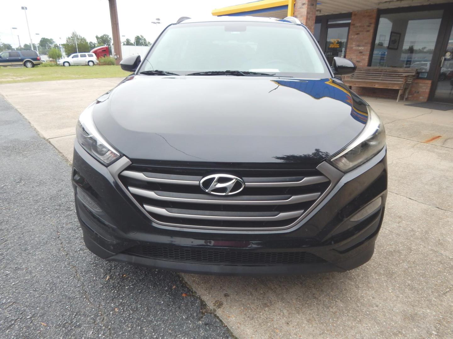 2016 Black /Charcoal Hyundai Tucson SE w/Preferred Package (KM8J33A47GU) with an 2.0L L4 DOHC 16V engine, Automatic transmission, located at 3120 W Tennessee St, Tallahassee, FL, 32304-1002, (850) 575-6702, 30.458841, -84.349648 - Used Car Supermarket is proud to present you with this loaded immaculate 2016 Hyundai Tucson SE Popular. Used Car Supermarket prides itself in offering you the finest pre-owned vehicle in Tallahassee. Used Car Supermarket has been locally family owned and operated for over 48 years. Our Tucson SE ha - Photo#2