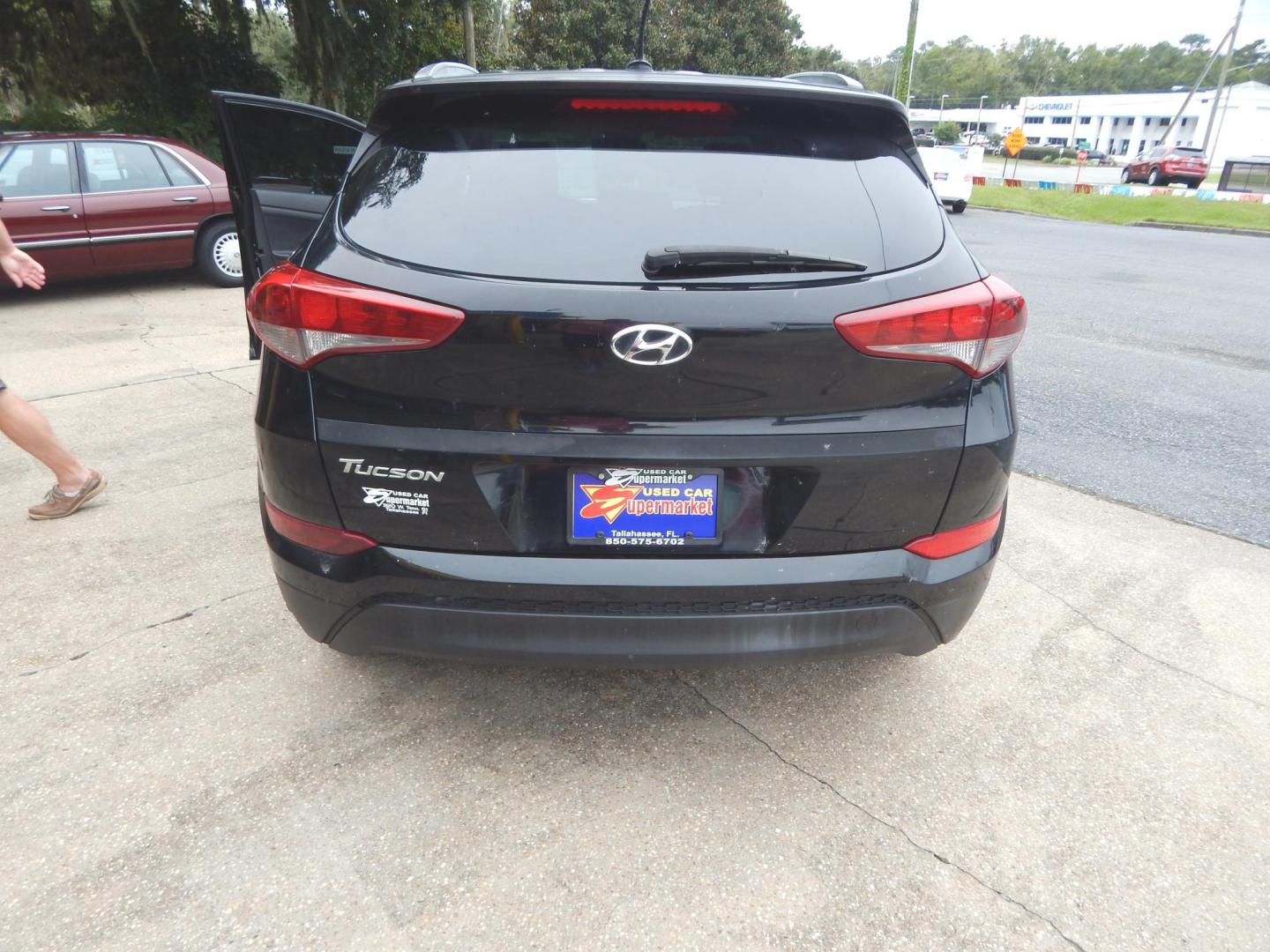 2016 Black /Charcoal Hyundai Tucson SE w/Preferred Package (KM8J33A47GU) with an 2.0L L4 DOHC 16V engine, Automatic transmission, located at 3120 W Tennessee St, Tallahassee, FL, 32304-1002, (850) 575-6702, 30.458841, -84.349648 - Used Car Supermarket is proud to present you with this loaded immaculate 2016 Hyundai Tucson SE Popular. Used Car Supermarket prides itself in offering you the finest pre-owned vehicle in Tallahassee. Used Car Supermarket has been locally family owned and operated for over 48 years. Our Tucson SE ha - Photo#3