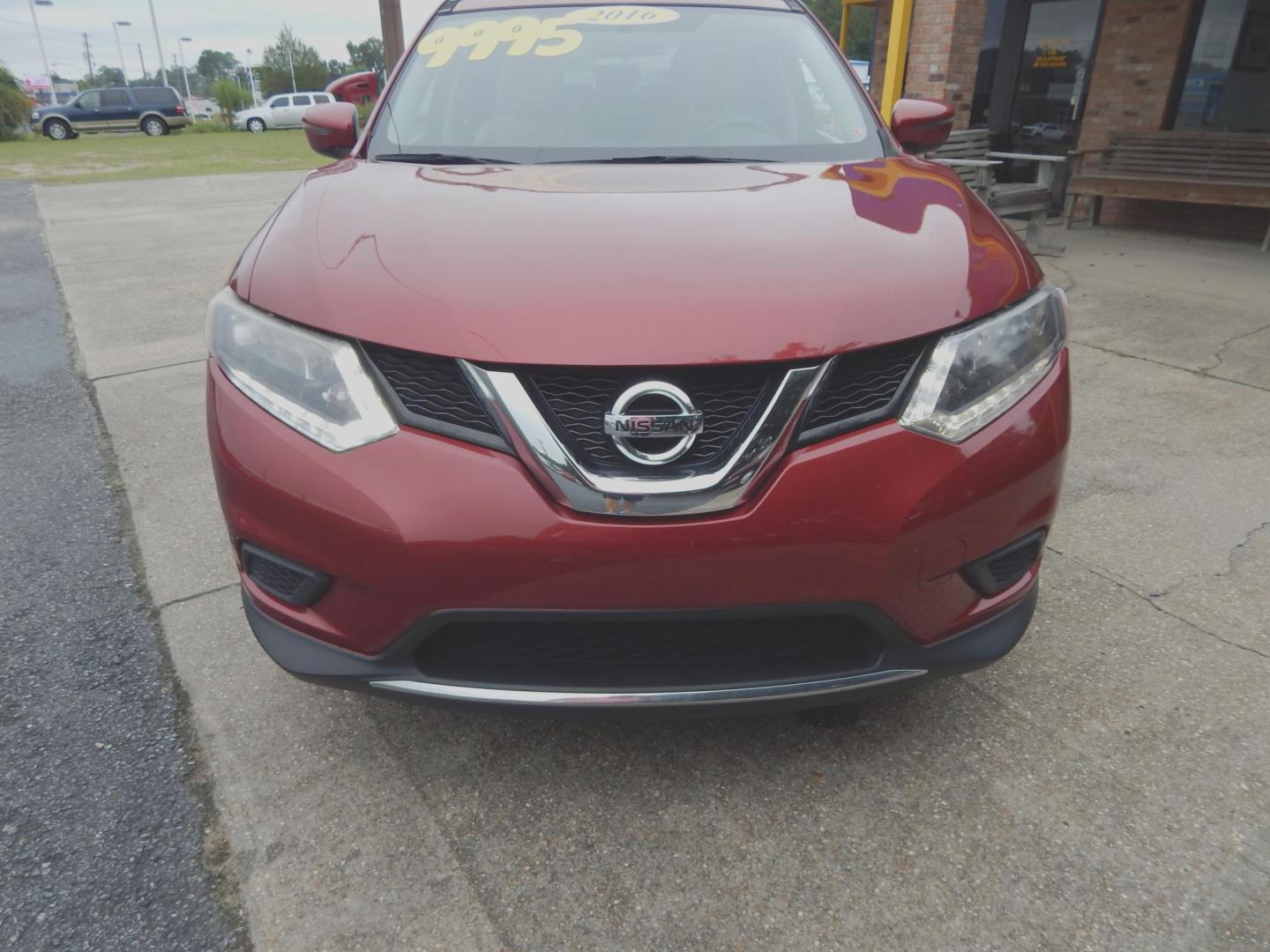 2016 Maroon /Tan Nissan Rogue S 2WD (JN8AT2MT1GW) with an 2.5L L4 DOHC 16V engine, CVT transmission, located at 3120 W Tennessee St, Tallahassee, FL, 32304-1002, (850) 575-6702, 30.458841, -84.349648 - Used Car Supermarket is proud to present you with this loaded immaculate 2016 Nissan Rogue S. Used Car Supermarket prides itself in offering you the finest pre-owned vehicle in Tallahassee. Used Car Supermarket has been locally family owned and operated for over 48 years. Our Rogue S has been servic - Photo#2