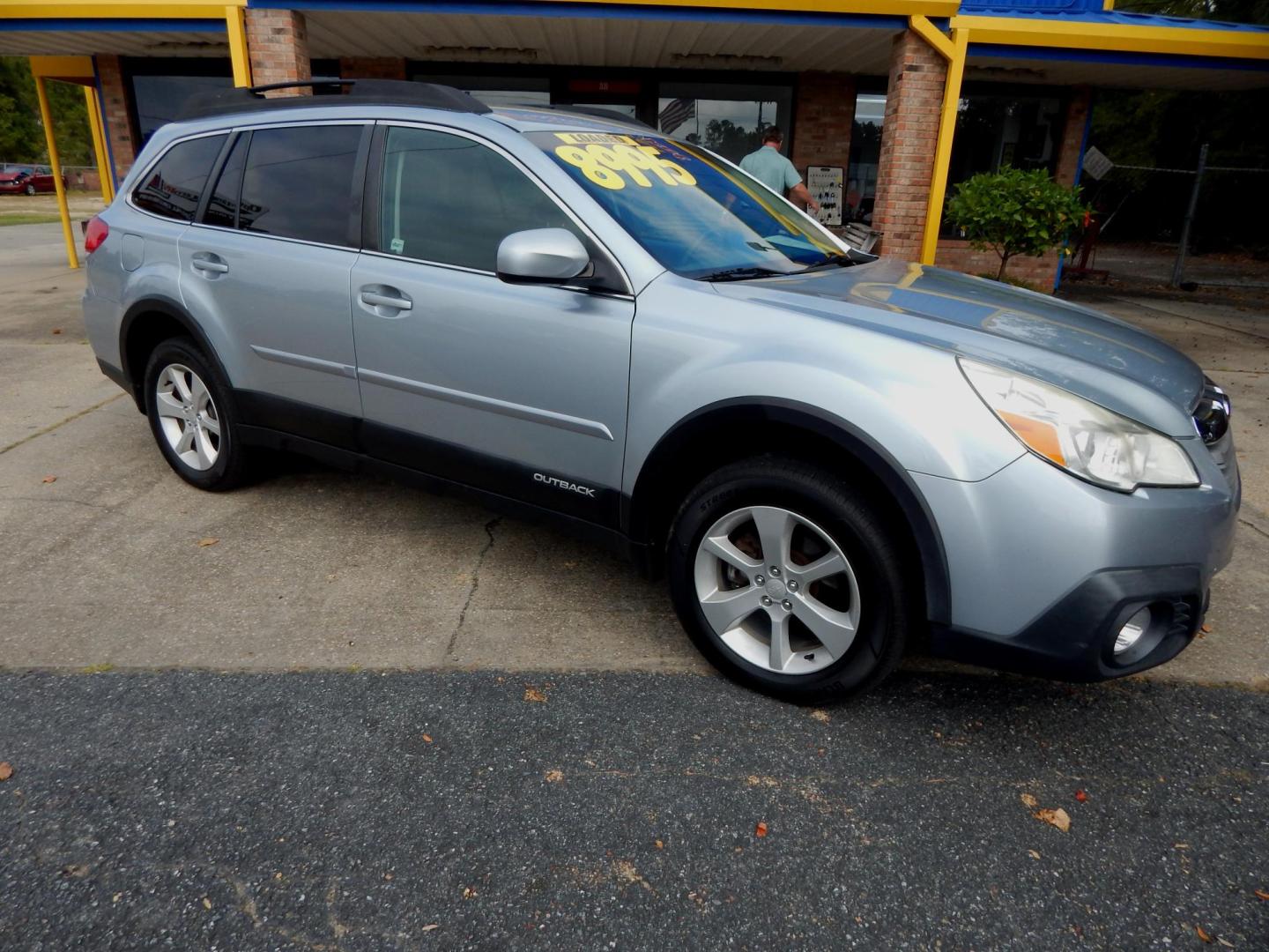 2013 Silver Metallic /Charcoal Subaru Outback 2.5I Premium (4S4BRBCC4D3) with an 2.5L H4 DOHC 16V engine, Automatic transmission, located at 3120 W Tennessee St, Tallahassee, FL, 32304-1002, (850) 575-6702, 30.458841, -84.349648 - Photo#0