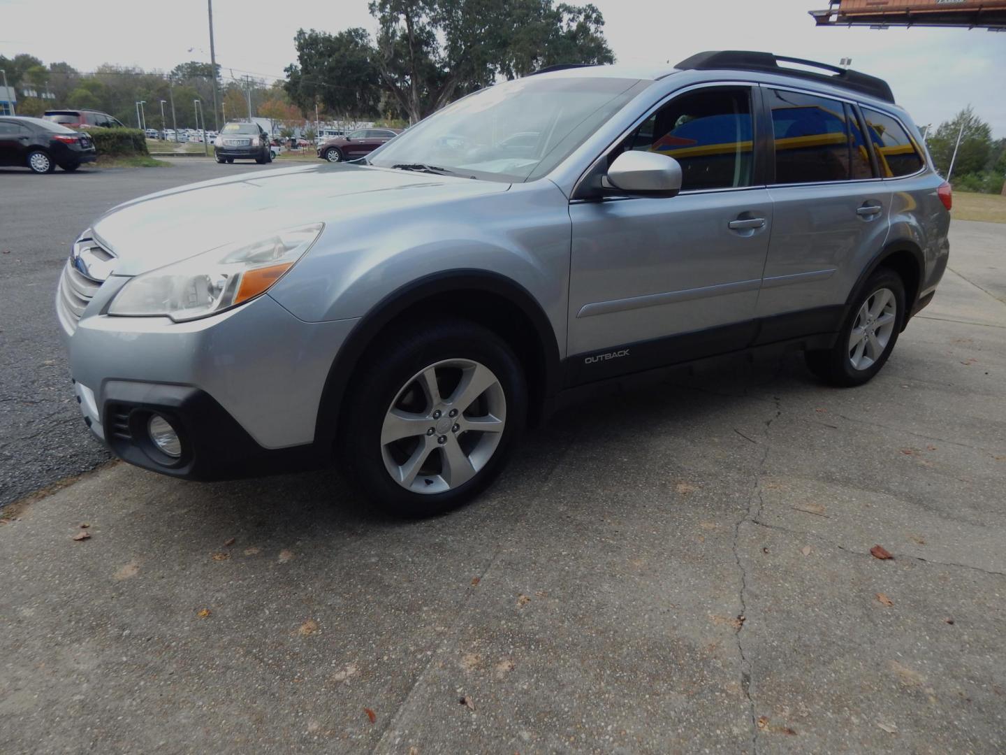 2013 Silver Metallic /Charcoal Subaru Outback 2.5I Premium (4S4BRBCC4D3) with an 2.5L H4 DOHC 16V engine, Automatic transmission, located at 3120 W Tennessee St, Tallahassee, FL, 32304-1002, (850) 575-6702, 30.458841, -84.349648 - Photo#1