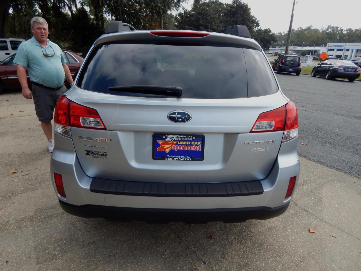 2013 Silver Metallic /Charcoal Subaru Outback 2.5I Premium (4S4BRBCC4D3) with an 2.5L H4 DOHC 16V engine, Automatic transmission, located at 3120 W Tennessee St, Tallahassee, FL, 32304-1002, (850) 575-6702, 30.458841, -84.349648 - Photo#3