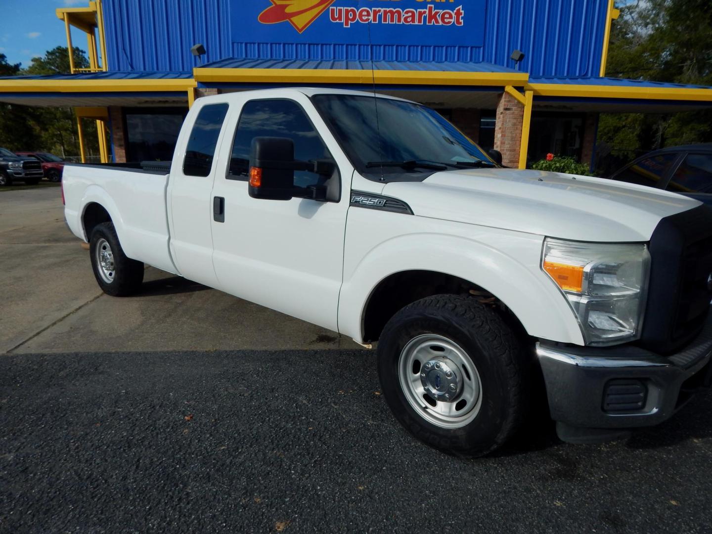 2015 White /Gray Ford F-250 SD SuperCab 2WD (1FT7X2A6XFE) with an 6.2L V8 OHV 16V engine, Automatic transmission, located at 3120 W Tennessee St, Tallahassee, FL, 32304-1002, (850) 575-6702, 30.458841, -84.349648 - Photo#0