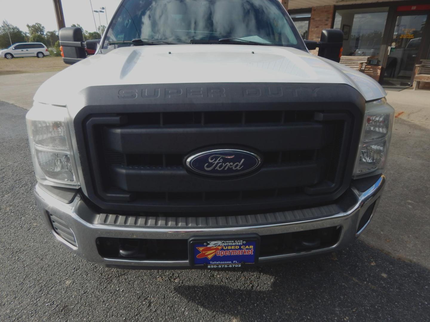 2015 White /Gray Ford F-250 SD SuperCab 2WD (1FT7X2A6XFE) with an 6.2L V8 OHV 16V engine, Automatic transmission, located at 3120 W Tennessee St, Tallahassee, FL, 32304-1002, (850) 575-6702, 30.458841, -84.349648 - Photo#2