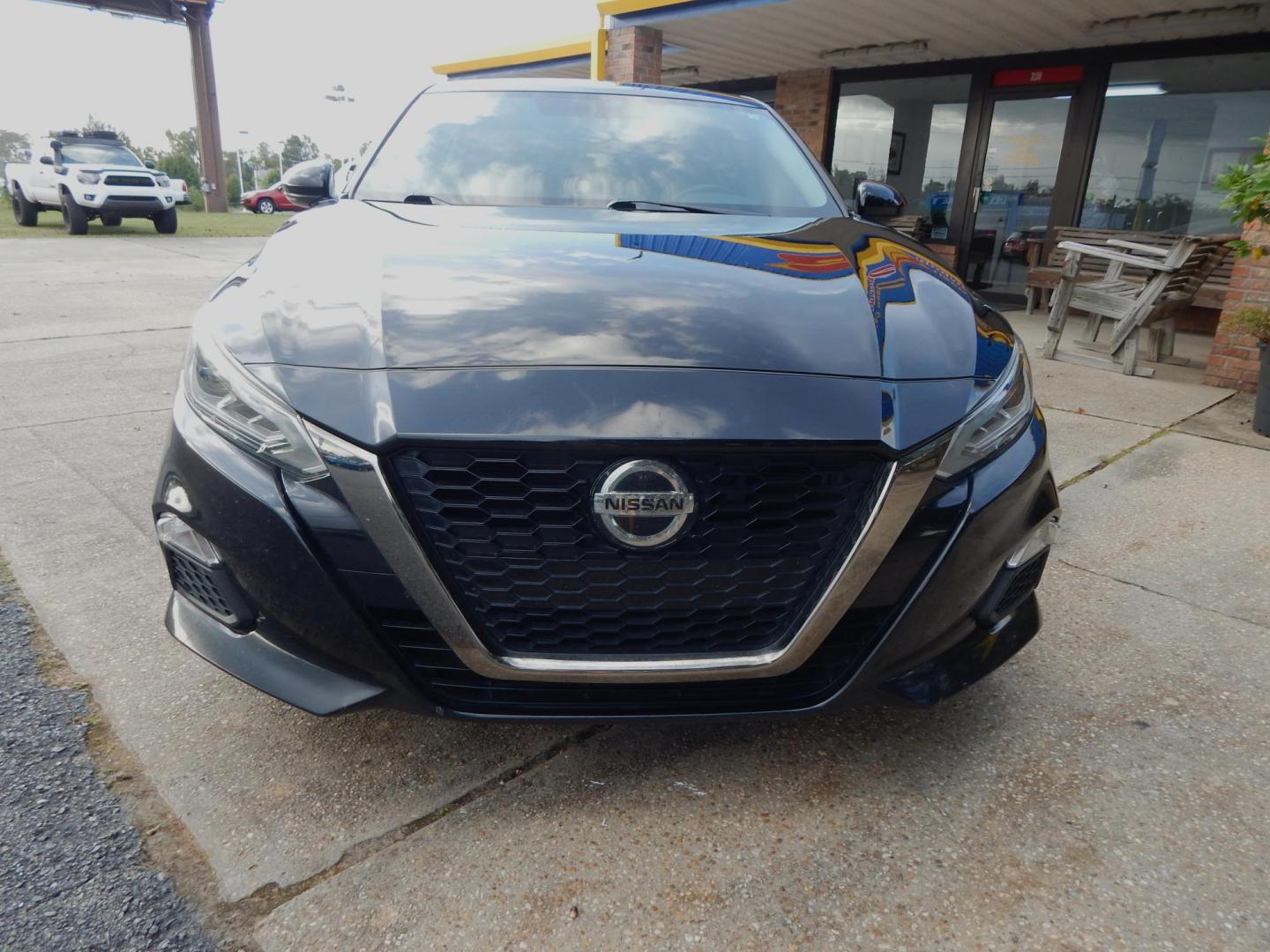 2019 Black /Charcoal Leather Nissan Altima 2.5 SR AWD (1N4BL4CW6KN) with an 2.5L L4 DOHC 16V engine, Automatic transmission, located at 3120 W Tennessee St, Tallahassee, FL, 32304-1002, (850) 575-6702, 30.458841, -84.349648 - Photo#2