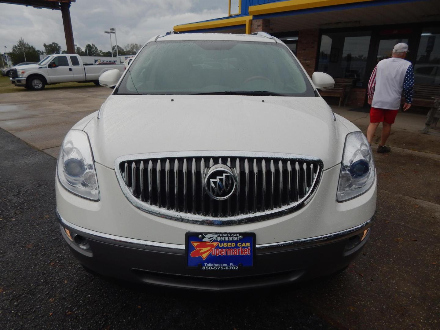 2010 White /Tan Buick Enclave CX FWD (5GALRAED5AJ) with an 3.6L V6 DOHC 24V engine, 6-Speed Automatic Overdrive transmission, located at 3120 W Tennessee St, Tallahassee, FL, 32304-1002, (850) 575-6702, 30.458841, -84.349648 - Photo#2