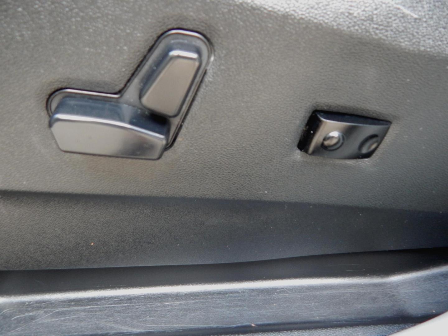 2019 Maroon /Charcoal Leather Dodge Grand Caravan SXT (2C4RDGCG3KR) with an 3.6L V6 DOHC 24V engine, Automatic transmission, located at 3120 W Tennessee St, Tallahassee, FL, 32304-1002, (850) 575-6702, 30.458841, -84.349648 - We are selling this vehicle as a cash sale, as/is with no warranty. It runs and drives great and everything works, body and interior are in good shape. The check engine light is on and it has a rough idle. The price is heavily discounted so there will be no more negotiation. - Photo#10