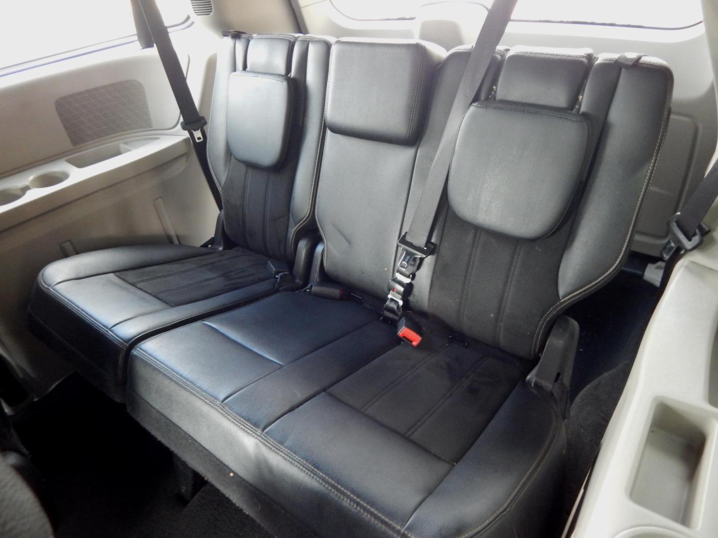 2019 Maroon /Charcoal Leather Dodge Grand Caravan SXT (2C4RDGCG3KR) with an 3.6L V6 DOHC 24V engine, Automatic transmission, located at 3120 W Tennessee St, Tallahassee, FL, 32304-1002, (850) 575-6702, 30.458841, -84.349648 - We are selling this vehicle as a cash sale, as/is with no warranty. It runs and drives great and everything works, body and interior are in good shape. The check engine light is on and it has a rough idle. The price is heavily discounted so there will be no more negotiation. - Photo#7