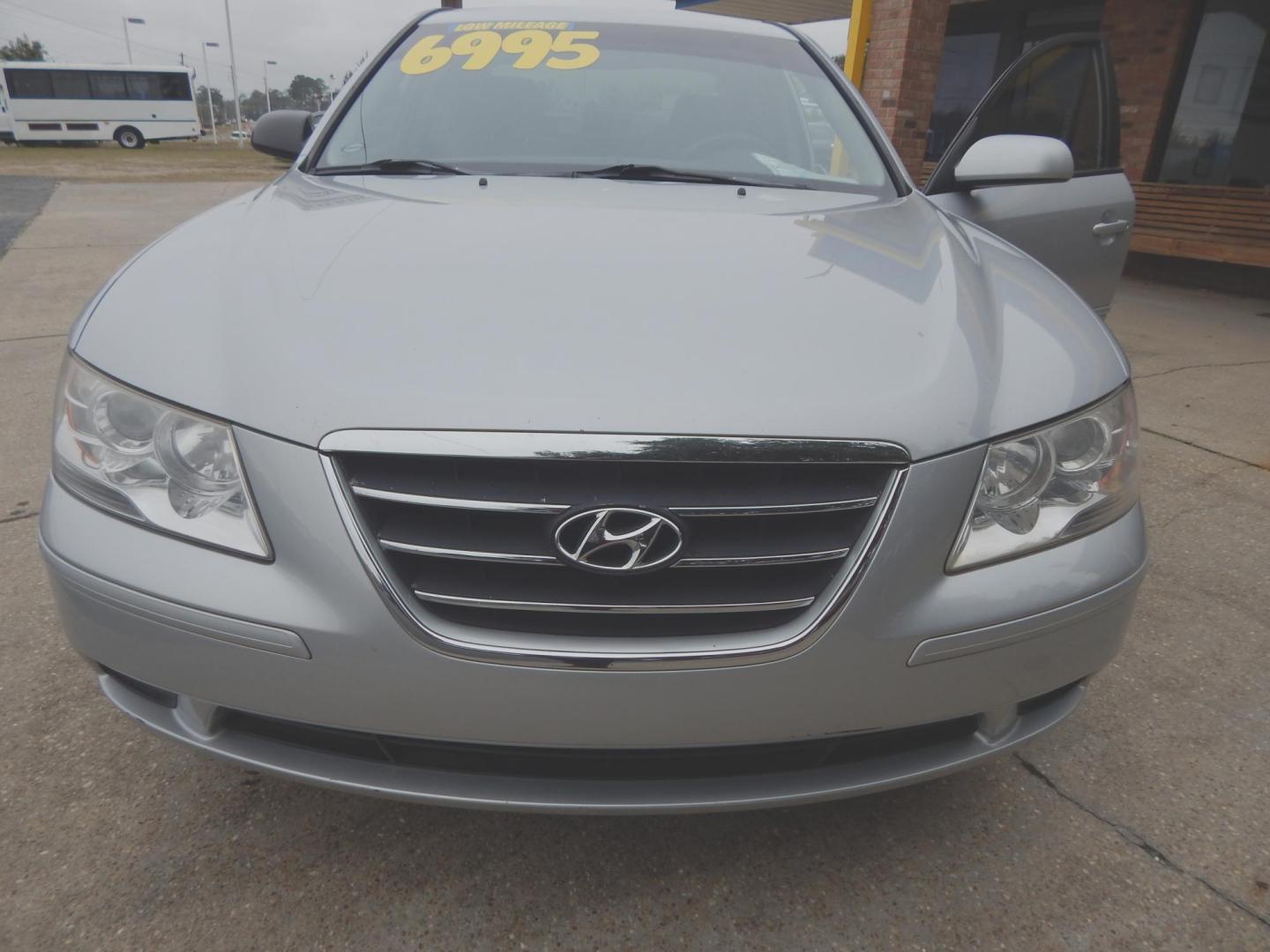 2010 Silver Metallic /Gray Hyundai Sonata GLS (5NPET4ACXAH) with an 2.4L L4 DOHC 16V engine, Automatic transmission, located at 3120 W Tennessee St, Tallahassee, FL, 32304-1002, (850) 575-6702, 30.458841, -84.349648 - Used Car Supermarket is proud to present you with this loaded immaculate 2010 Hyundai Sonata GLS with low miles. Used Car Supermarket prides itself in offering you the finest pre-owned vehicle in Tallahassee. Used Car Supermarket has been locally family owned and operated for over 49 years. Our Sona - Photo#2