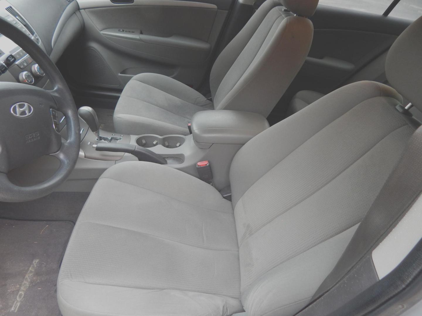 2010 Silver Metallic /Gray Hyundai Sonata GLS (5NPET4ACXAH) with an 2.4L L4 DOHC 16V engine, Automatic transmission, located at 3120 W Tennessee St, Tallahassee, FL, 32304-1002, (850) 575-6702, 30.458841, -84.349648 - Used Car Supermarket is proud to present you with this loaded immaculate 2010 Hyundai Sonata GLS with low miles. Used Car Supermarket prides itself in offering you the finest pre-owned vehicle in Tallahassee. Used Car Supermarket has been locally family owned and operated for over 49 years. Our Sona - Photo#5