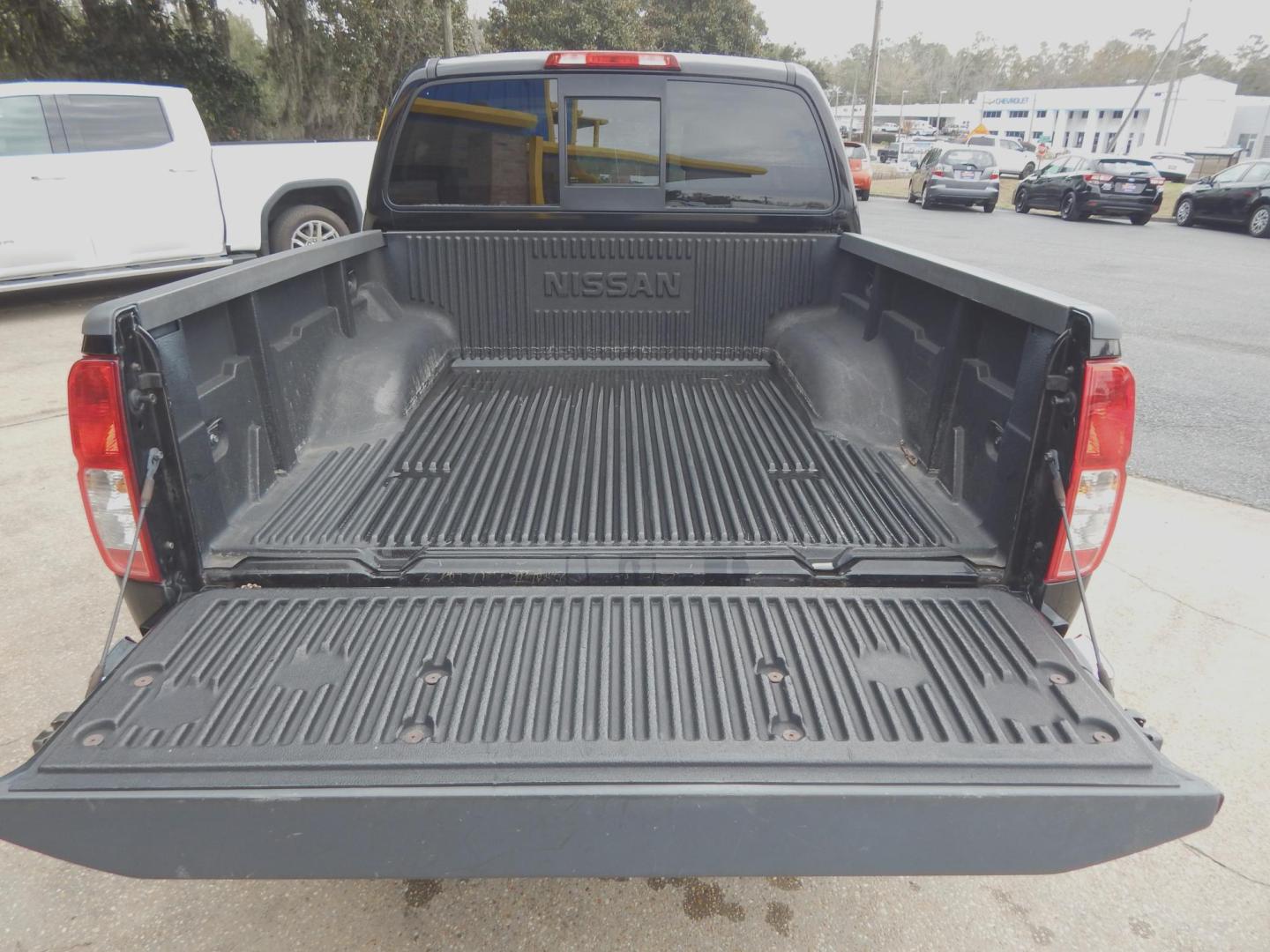 2015 Black /Gray Nissan Frontier S Crew Cab 5AT 2WD (1N6AD0ER8FN) with an 4.0L V6 DOHC 24V engine, 5-Speed Automatic transmission, located at 3120 W Tennessee St, Tallahassee, FL, 32304-1002, (850) 575-6702, 30.458841, -84.349648 - Used Car Supermarket is proud to present you with this loaded immaculate 2015 Nissan Frontier SV Crew Cab with low miles. Used Car Supermarket prides itself in offering you the finest pre-owned vehicle in Tallahassee. Used Car Supermarket has been locally family owned and operated for over 49 years. - Photo#4