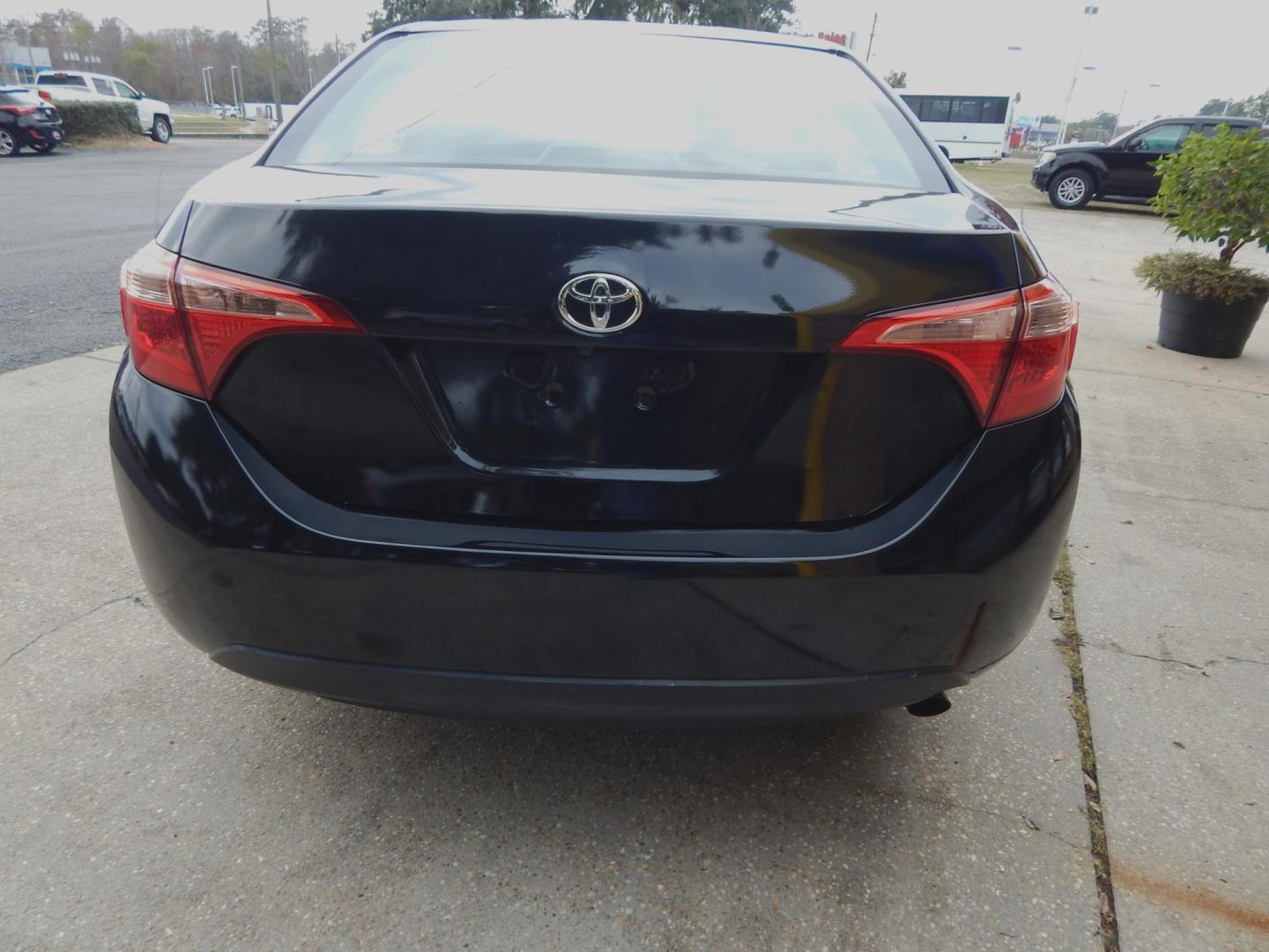 2017 Black /Gray Toyota Corolla LE (2T1BURHE7HC) with an 1.8L L4 DOHC 16V engine, Automatic transmission, located at 3120 W Tennessee St, Tallahassee, FL, 32304-1002, (850) 575-6702, 30.458841, -84.349648 - Used Car Supermarket is proud to present you with this loaded immaculate 2017 Toyota Corolla LE with low miles. Used Car Supermarket prides itself in offering you the finest pre-owned vehicle in Tallahassee. Used Car Supermarket has been locally family owned and operated for over 49 years. Our Corol - Photo#3