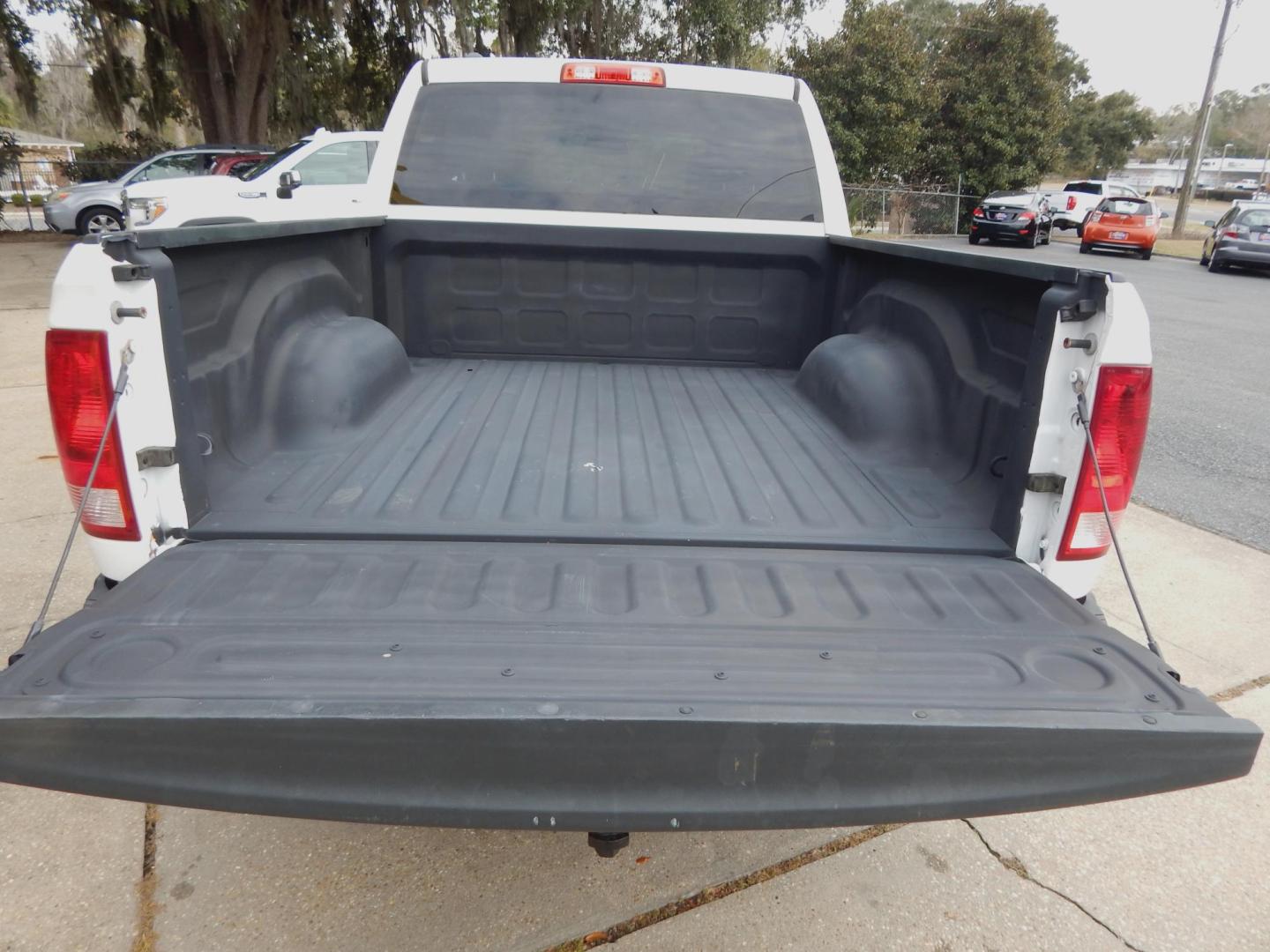 2016 White /Gray RAM 1500 Tradesman Crew Cab SWB 4WD (1C6RR7KG9GS) with an 3.6L V6 DOHC 24V FFV engine, Automatic transmission, located at 3120 W Tennessee St, Tallahassee, FL, 32304-1002, (850) 575-6702, 30.458841, -84.349648 - Used Car Supermarket is proud to present you with this loaded immaculate 2016 Ram 1500 Tradesman Crew Cab 4x4 with low miles. Used Car Supermarket prides itself in offering you the finest pre-owned vehicle in Tallahassee. Used Car Supermarket has been locally family owned and operated for over 49 ye - Photo#3