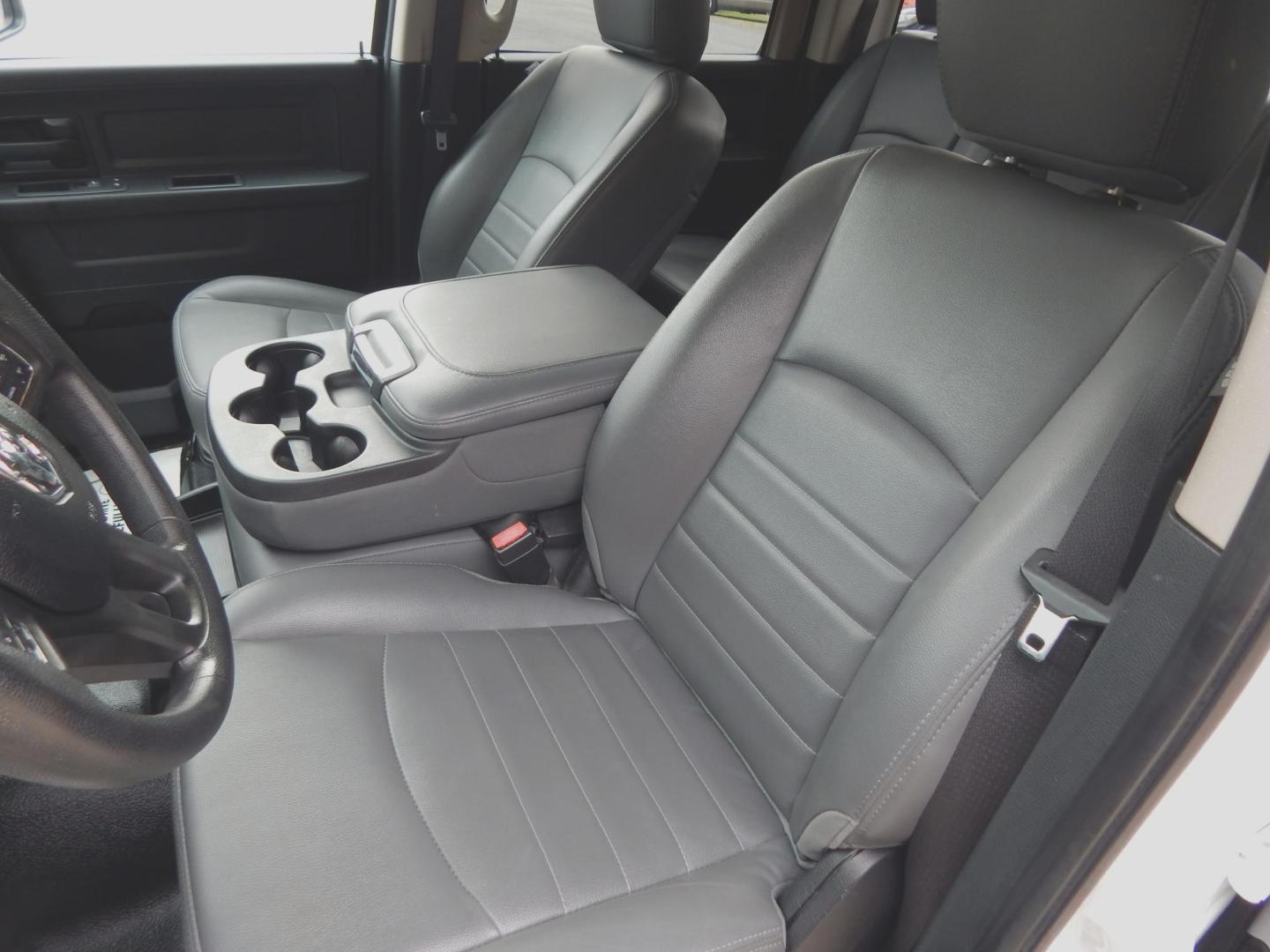 2016 White /Gray RAM 1500 Tradesman Crew Cab SWB 4WD (1C6RR7KG9GS) with an 3.6L V6 DOHC 24V FFV engine, Automatic transmission, located at 3120 W Tennessee St, Tallahassee, FL, 32304-1002, (850) 575-6702, 30.458841, -84.349648 - Used Car Supermarket is proud to present you with this loaded immaculate 2016 Ram 1500 Tradesman Crew Cab 4x4 with low miles. Used Car Supermarket prides itself in offering you the finest pre-owned vehicle in Tallahassee. Used Car Supermarket has been locally family owned and operated for over 49 ye - Photo#5