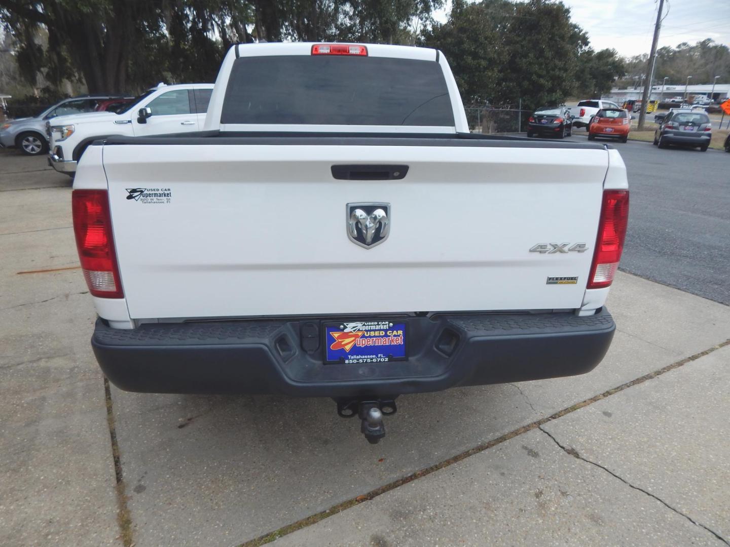 2016 White /Gray RAM 1500 Tradesman Crew Cab SWB 4WD (1C6RR7KG9GS) with an 3.6L V6 DOHC 24V FFV engine, Automatic transmission, located at 3120 W Tennessee St, Tallahassee, FL, 32304-1002, (850) 575-6702, 30.458841, -84.349648 - Used Car Supermarket is proud to present you with this loaded immaculate 2016 Ram 1500 Tradesman Crew Cab 4x4 with low miles. Used Car Supermarket prides itself in offering you the finest pre-owned vehicle in Tallahassee. Used Car Supermarket has been locally family owned and operated for over 49 ye - Photo#9