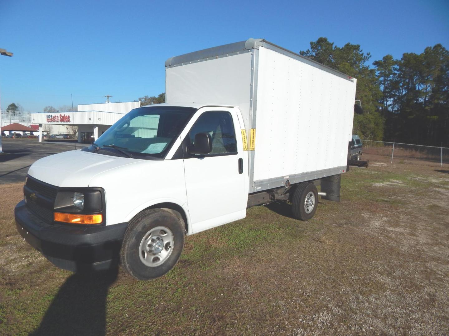 2017 White /Gray Chevrolet Express G3500 139" (1GB0GRFF2H1) with an 4.8L V8 FFV engine, 6A transmission, located at 3120 W Tennessee St, Tallahassee, FL, 32304-1002, (850) 575-6702, 30.458841, -84.349648 - Used Car Supermarket is proud to present you with this loaded immaculate 2017 GMC Express 3500 Box Van. Used Car Supermarket prides itself in offering you the finest pre-owned vehicle in Tallahassee. Used Car Supermarket has been locally family owned and operated for over 49 years. Our 3500 Box Van - Photo#0