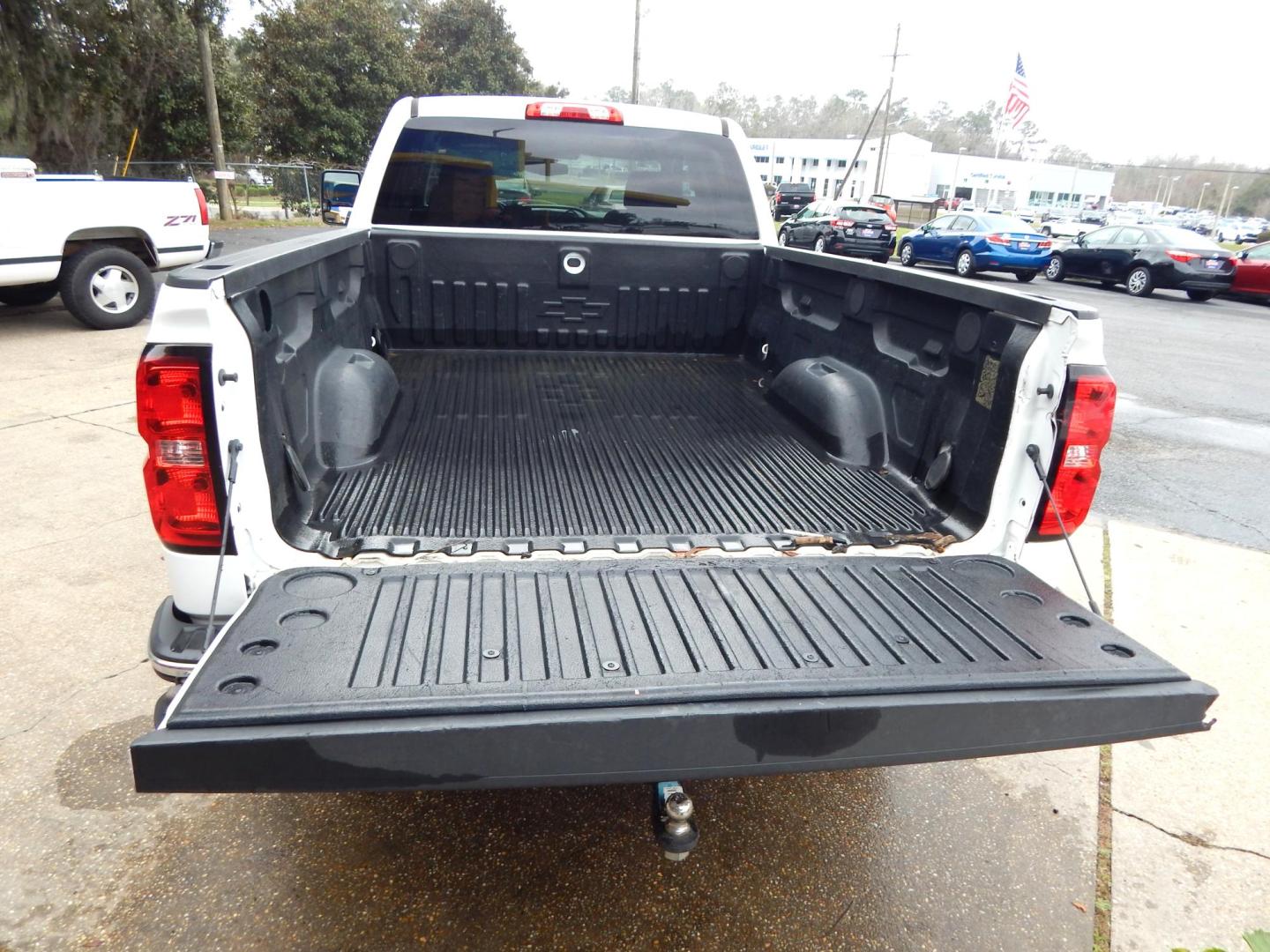 2019 White /Charcoal Chevrolet Silverado 1500 (2GCRCPEC3K1) with an 5.3L V8 OHV 16V engine, Automatic transmission, located at 3120 W Tennessee St, Tallahassee, FL, 32304-1002, (850) 575-6702, 30.458841, -84.349648 - Used Car Supermarket is proud to present you with this loaded immaculate 2019 Chevy Silverado 1500 Double Cab. Used Car Supermarket prides itself in offering you the finest pre-owned vehicle in Tallahassee. Used Car Supermarket has been locally family owned and operated for over 49 years. Our Silver - Photo#3