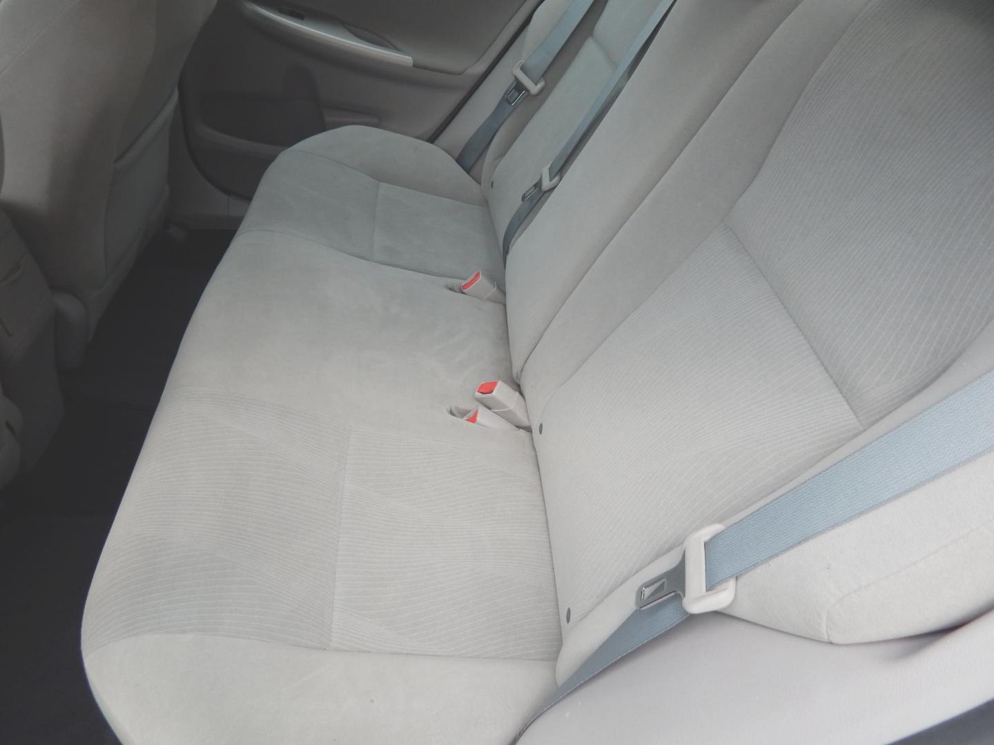 2012 Silver Metallic /Gray Toyota Corolla LE (2T1BU4EE2CC) with an 1.8L L4 DOHC 16V engine, Automatic transmission, located at 3120 W Tennessee St, Tallahassee, FL, 32304-1002, (850) 575-6702, 30.458841, -84.349648 - Used Car Supermarket is proud to present you with this loaded immaculate 2012 Toyota Corolla Sedan LE with low miles. Used Car Supermarket prides itself in offering you the finest pre-owned vehicle in Tallahassee. Used Car Supermarket has been locally family owned and operated for over 49 years. Our - Photo#6