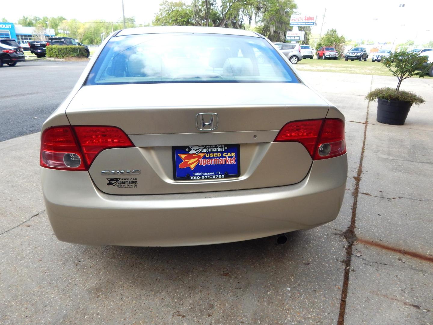 2008 Champagne /Tan Honda Civic LX Sedan AT (1HGFA16508L) with an 1.8L L4 SOHC 16V engine, Automatic transmission, located at 3120 W Tennessee St, Tallahassee, FL, 32304-1002, (850) 575-6702, 30.458841, -84.349648 - Used Car Supermarket is proud to present you with this loaded immaculate 2008 Honda Civic LX sedan with low miles. Used Car Supermarket prides itself in offering you the finest pre-owned vehicle in Tallahassee. Used Car Supermarket has been locally family owned and operated for over 49 years. Our Ci - Photo#2